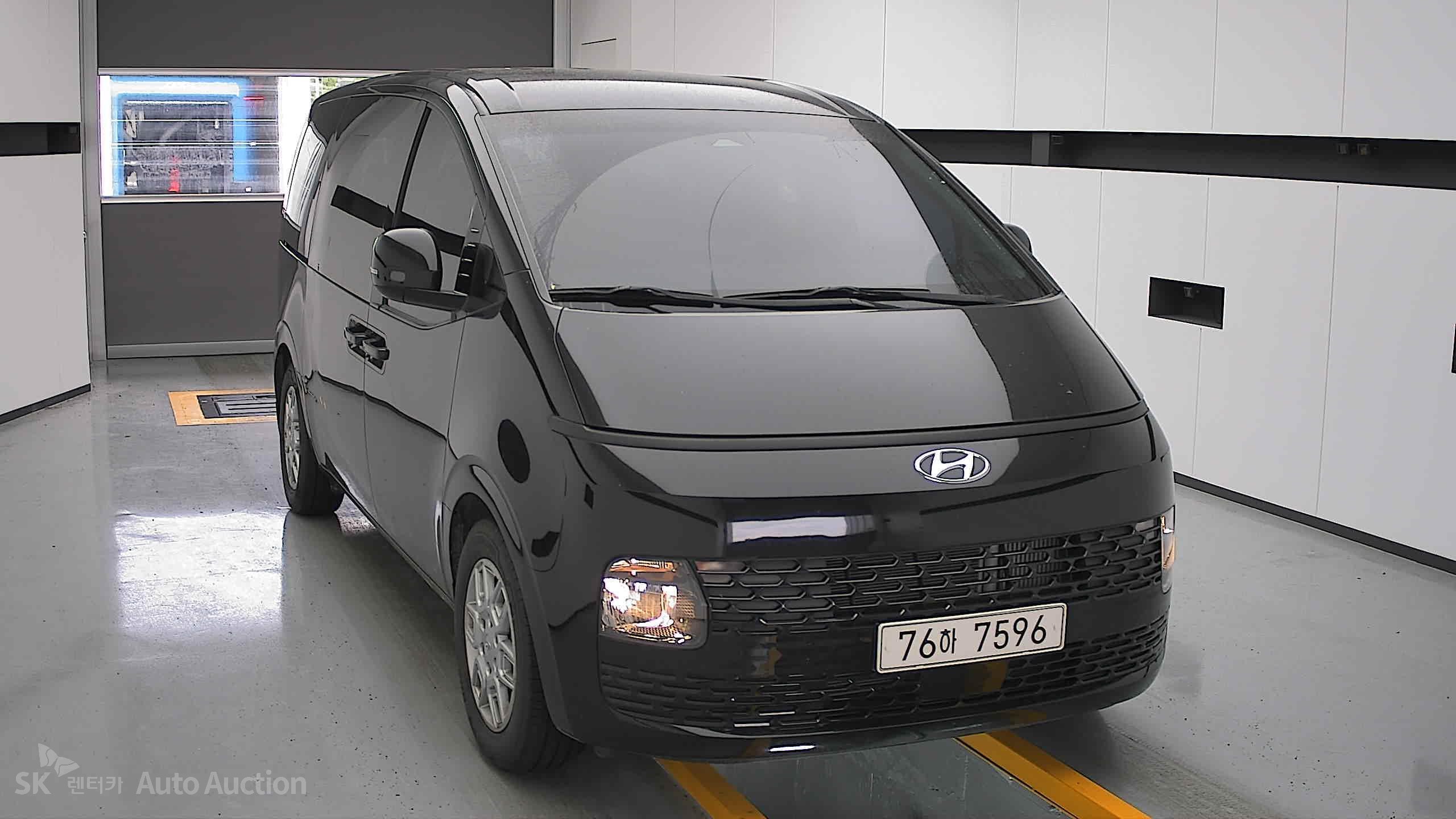 2022 - hyundai staria