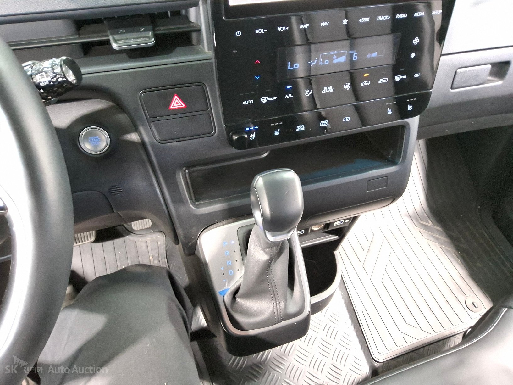 2022 - hyundai staria
