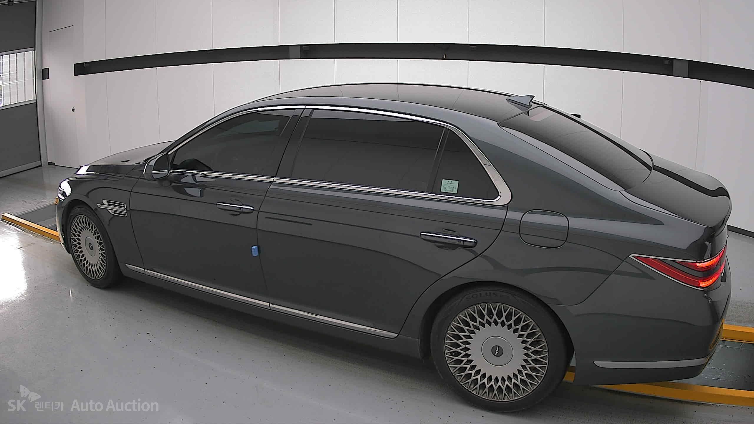 2021 - genesis g90