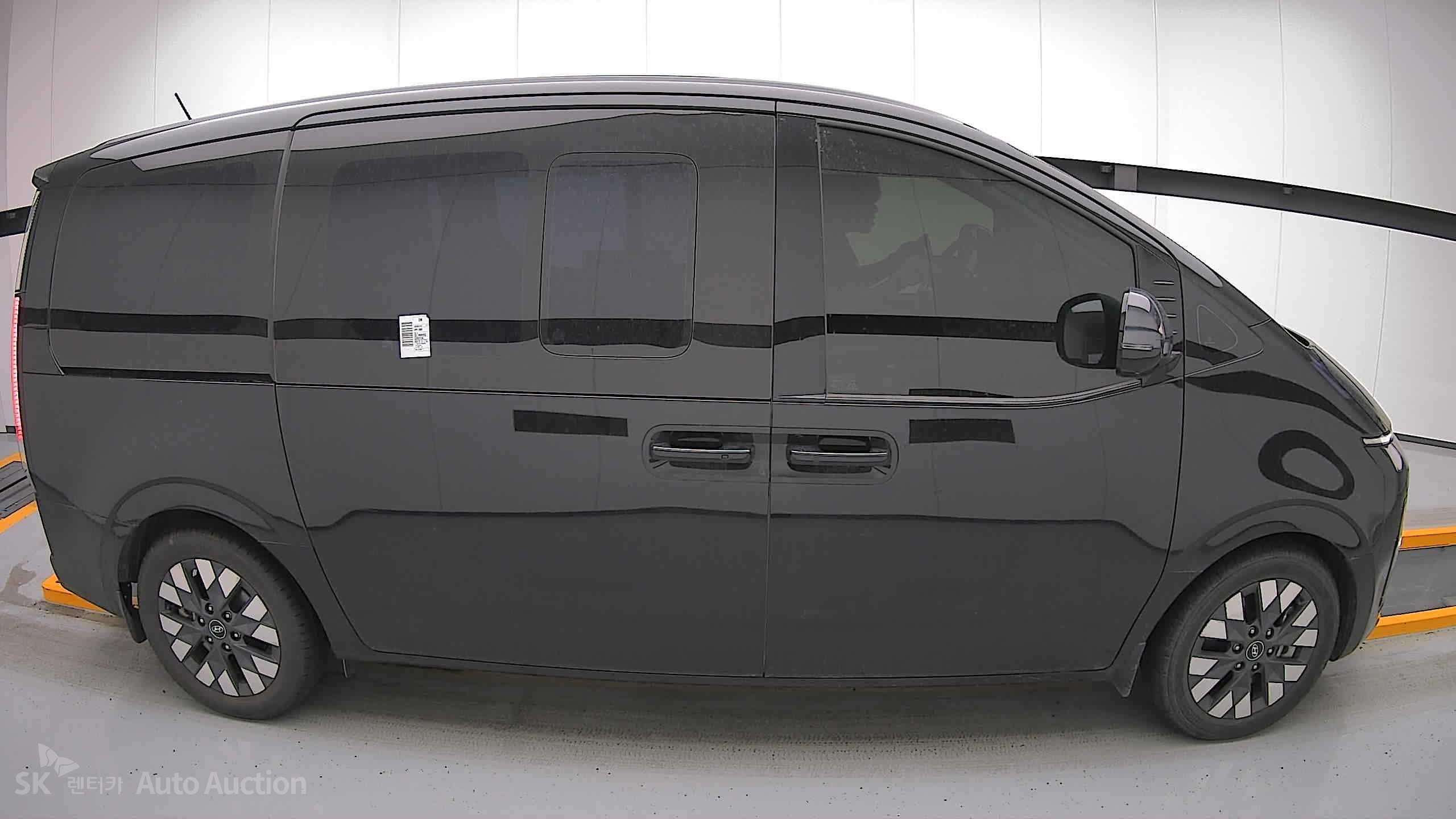2022 - hyundai staria