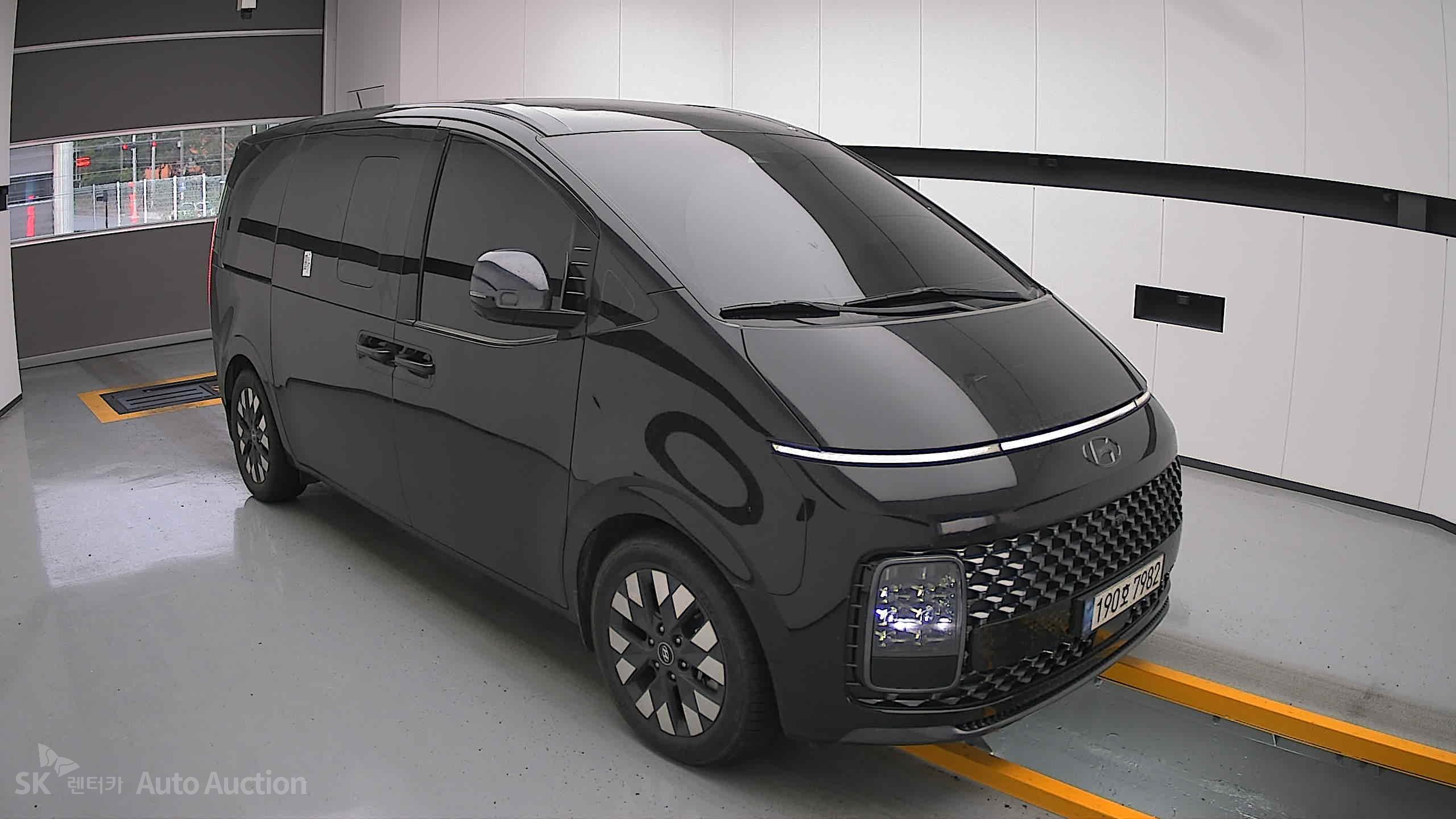 2022 - hyundai staria
