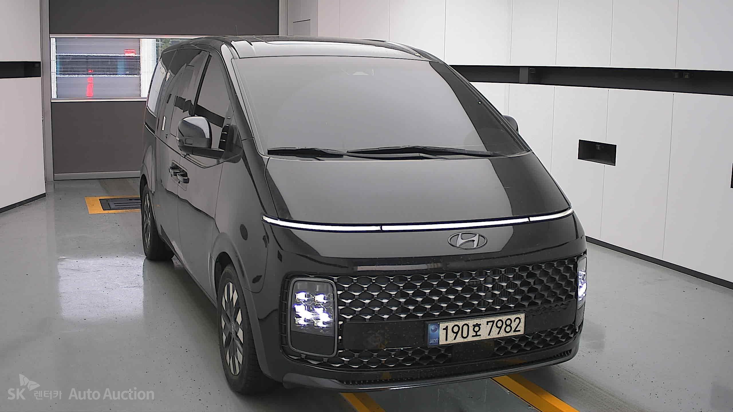 2022 - hyundai staria