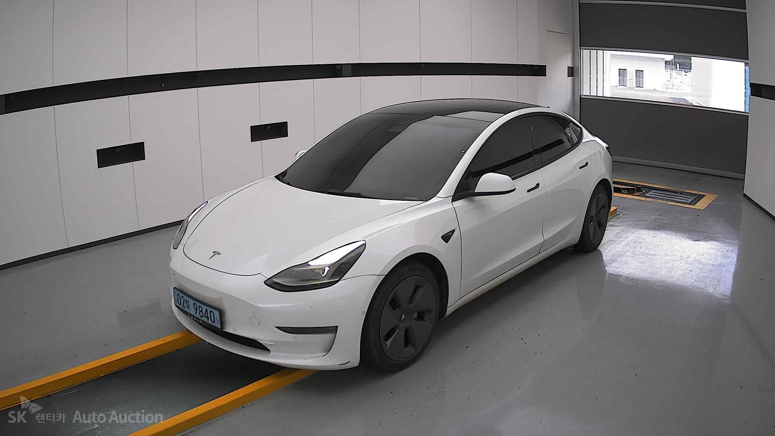 2022 - tesla model 3