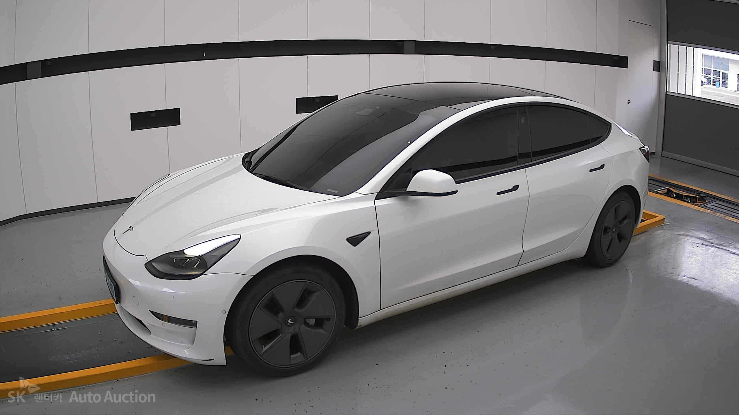 2022 - tesla model 3