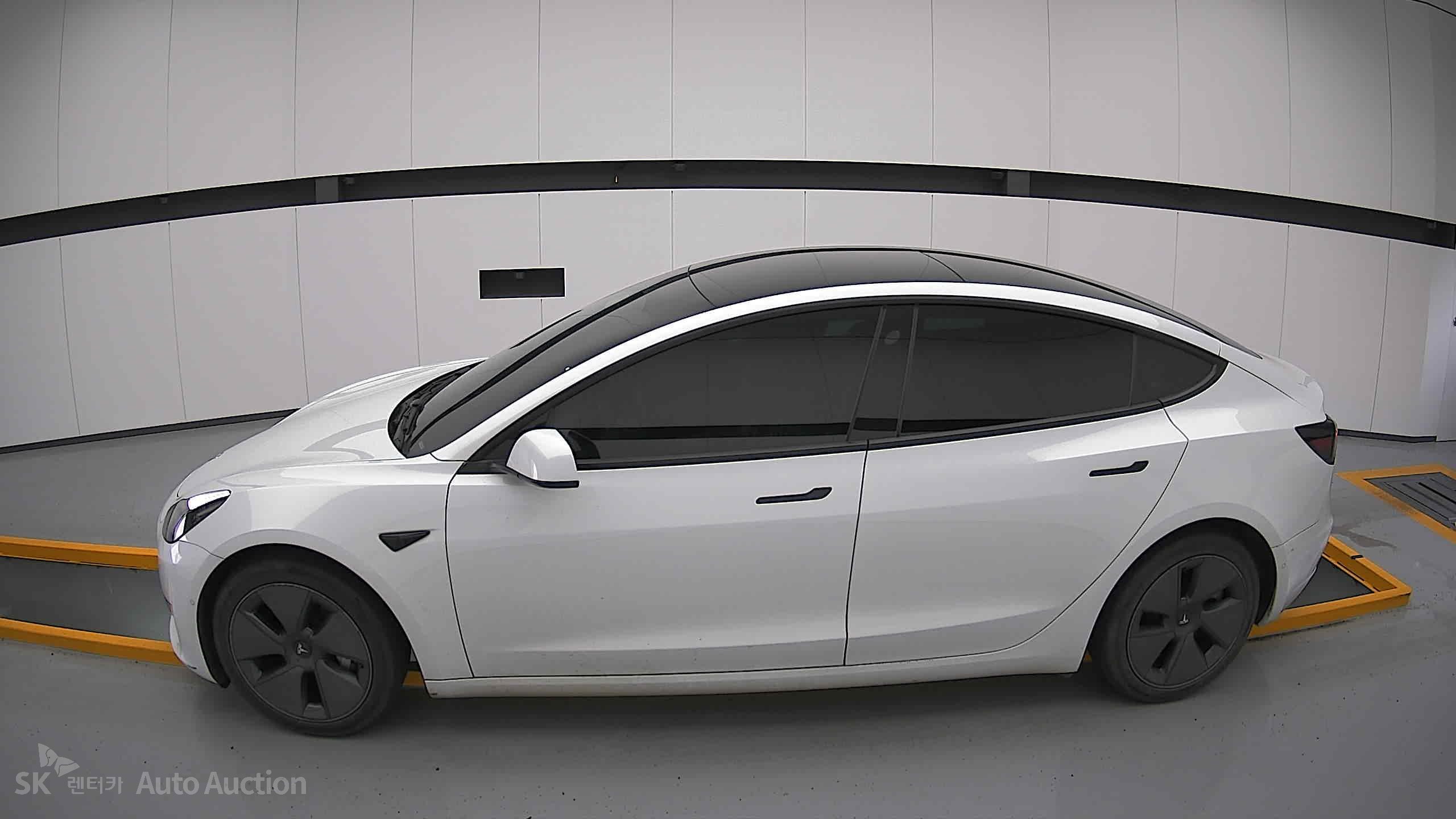 2022 - tesla model 3