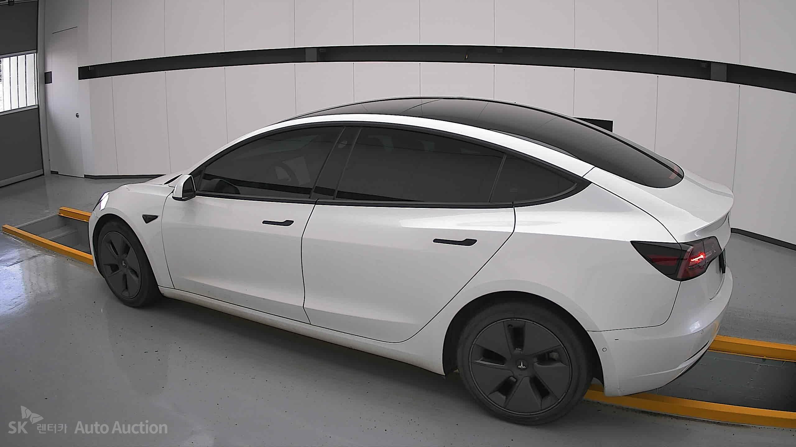 2022 - tesla model 3