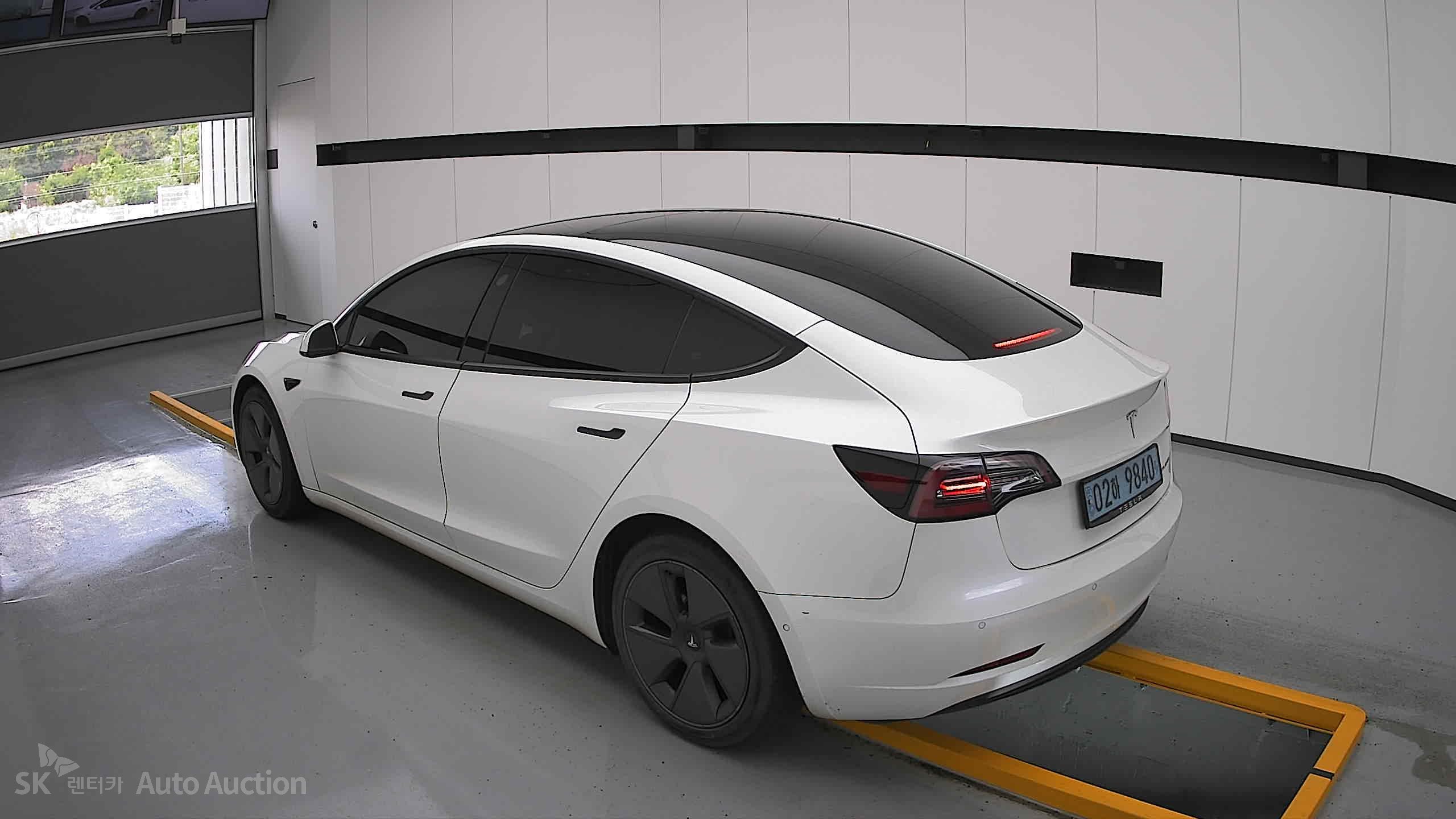2022 - tesla model 3