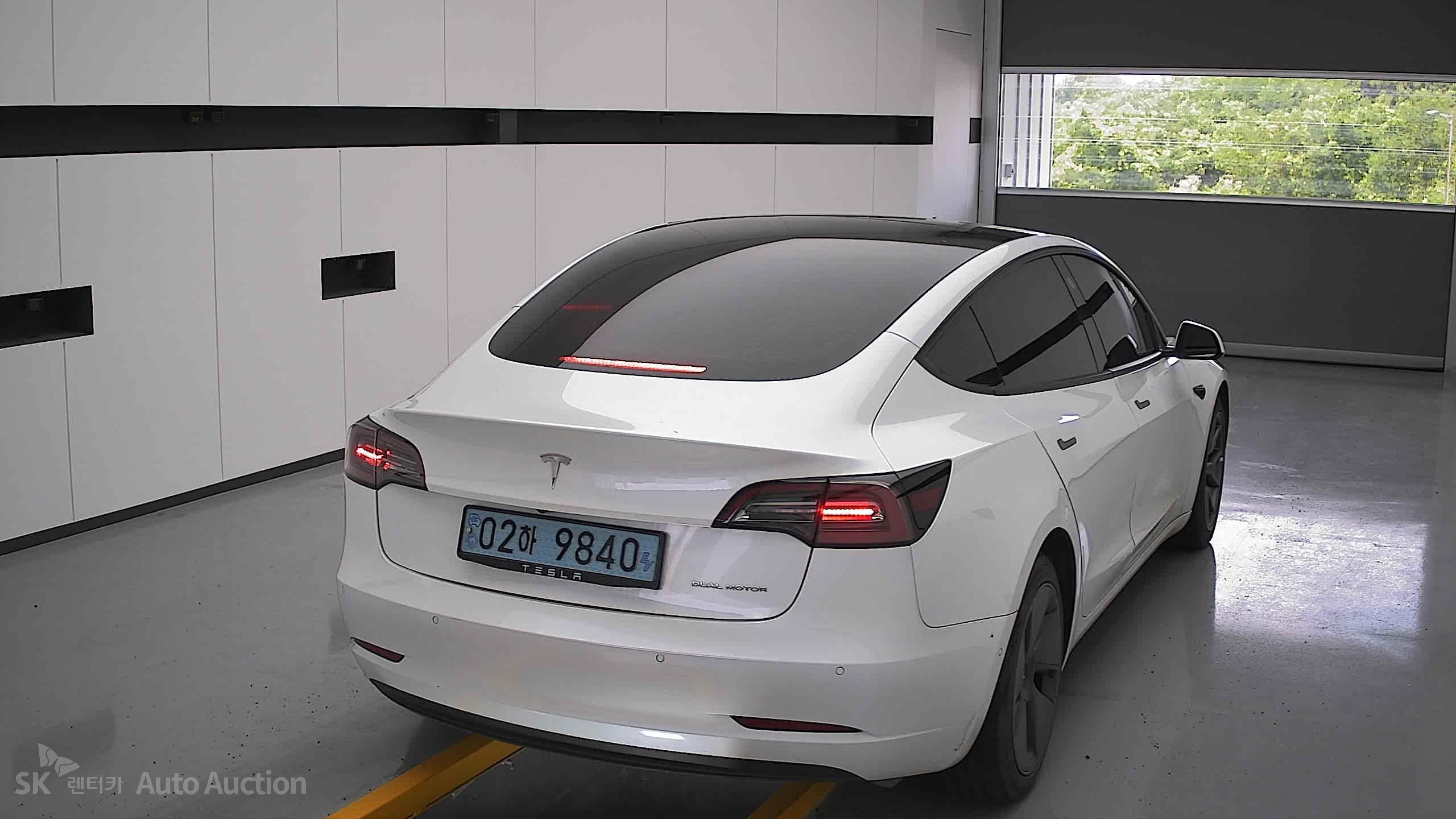 2022 - tesla model 3