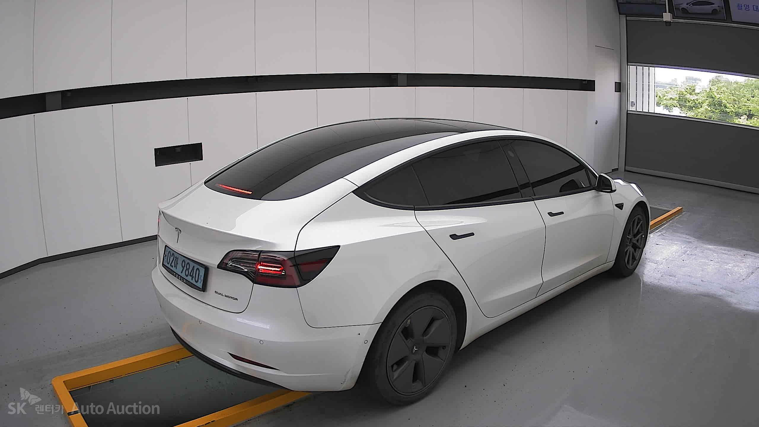 2022 - tesla model 3