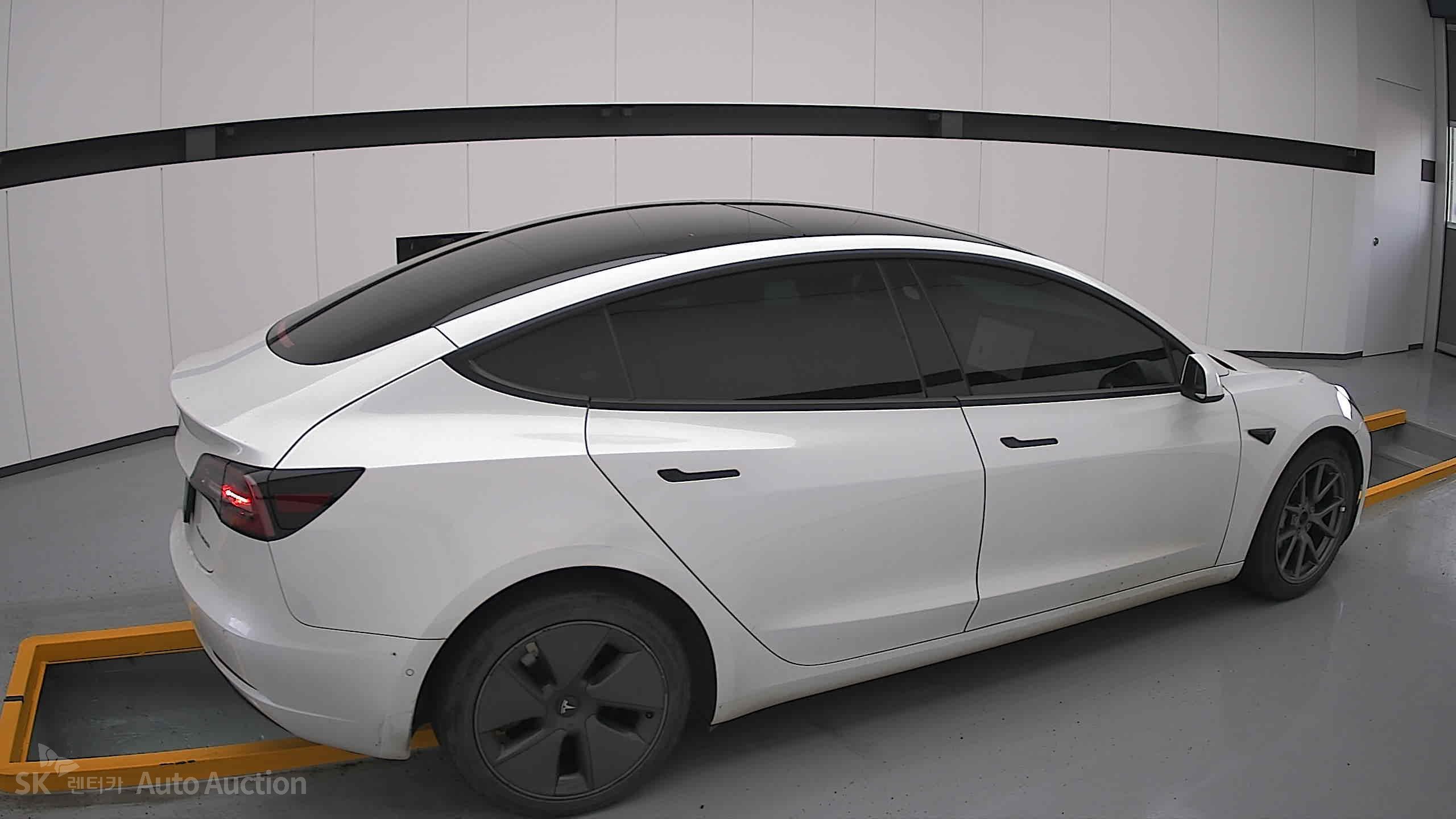 2022 - tesla model 3