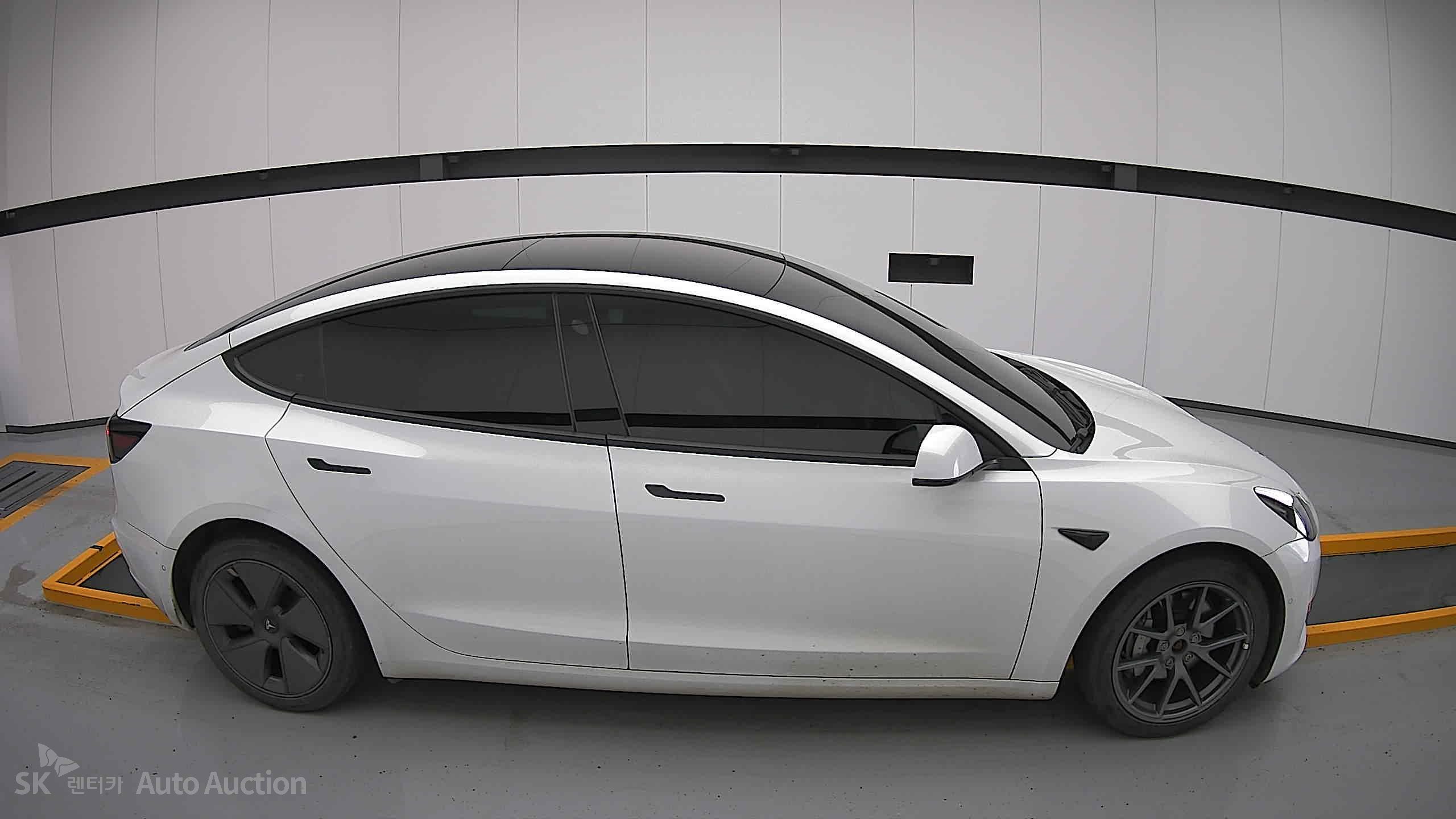 2022 - tesla model 3