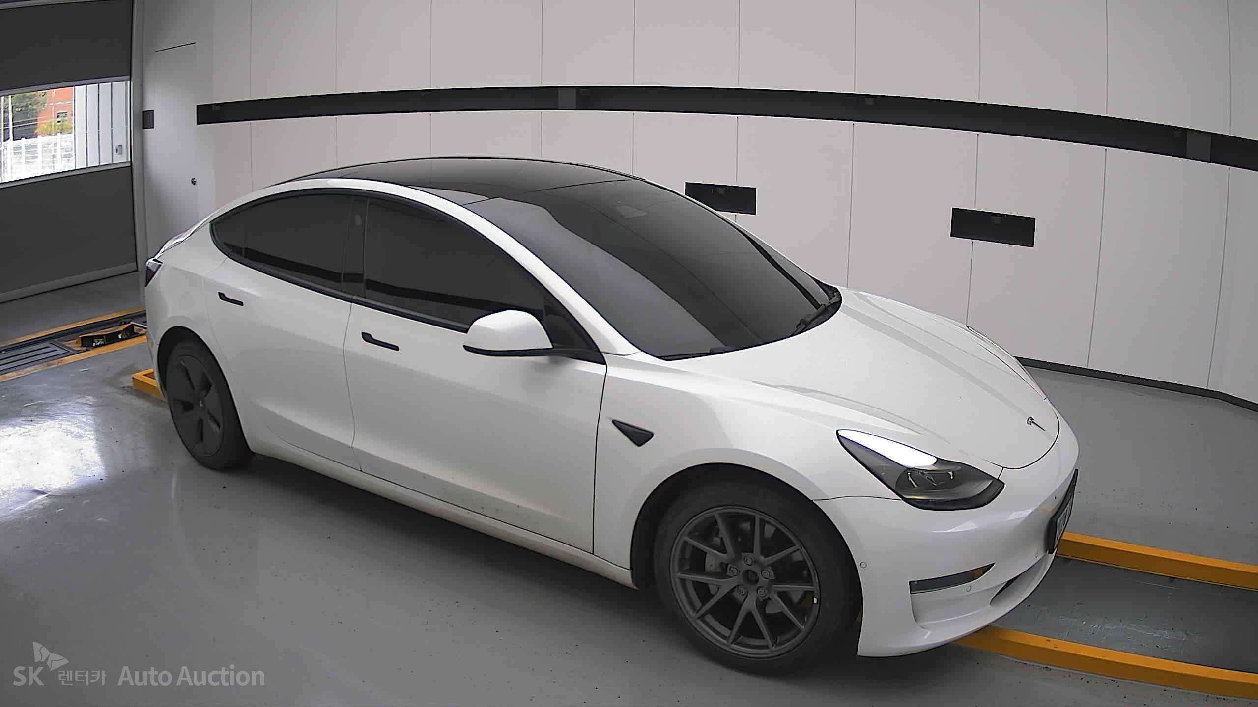 2022 - tesla model 3