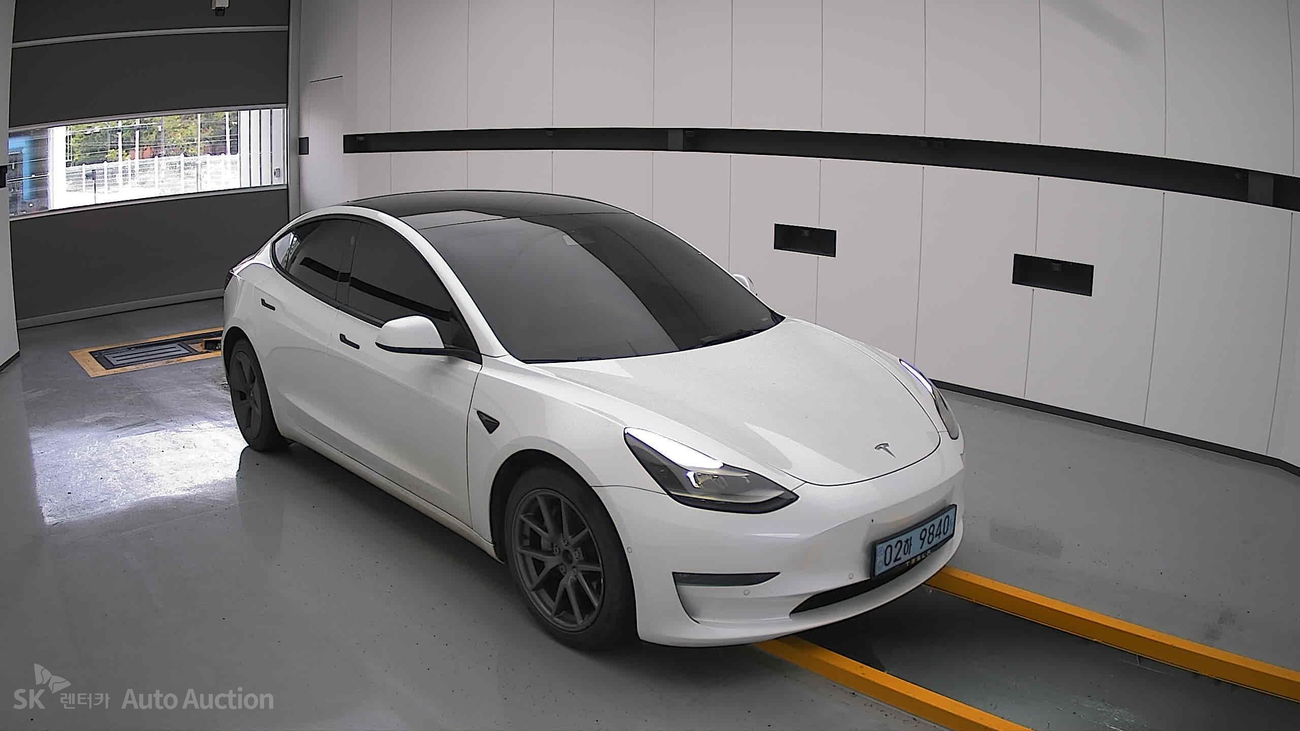 2022 - tesla model 3