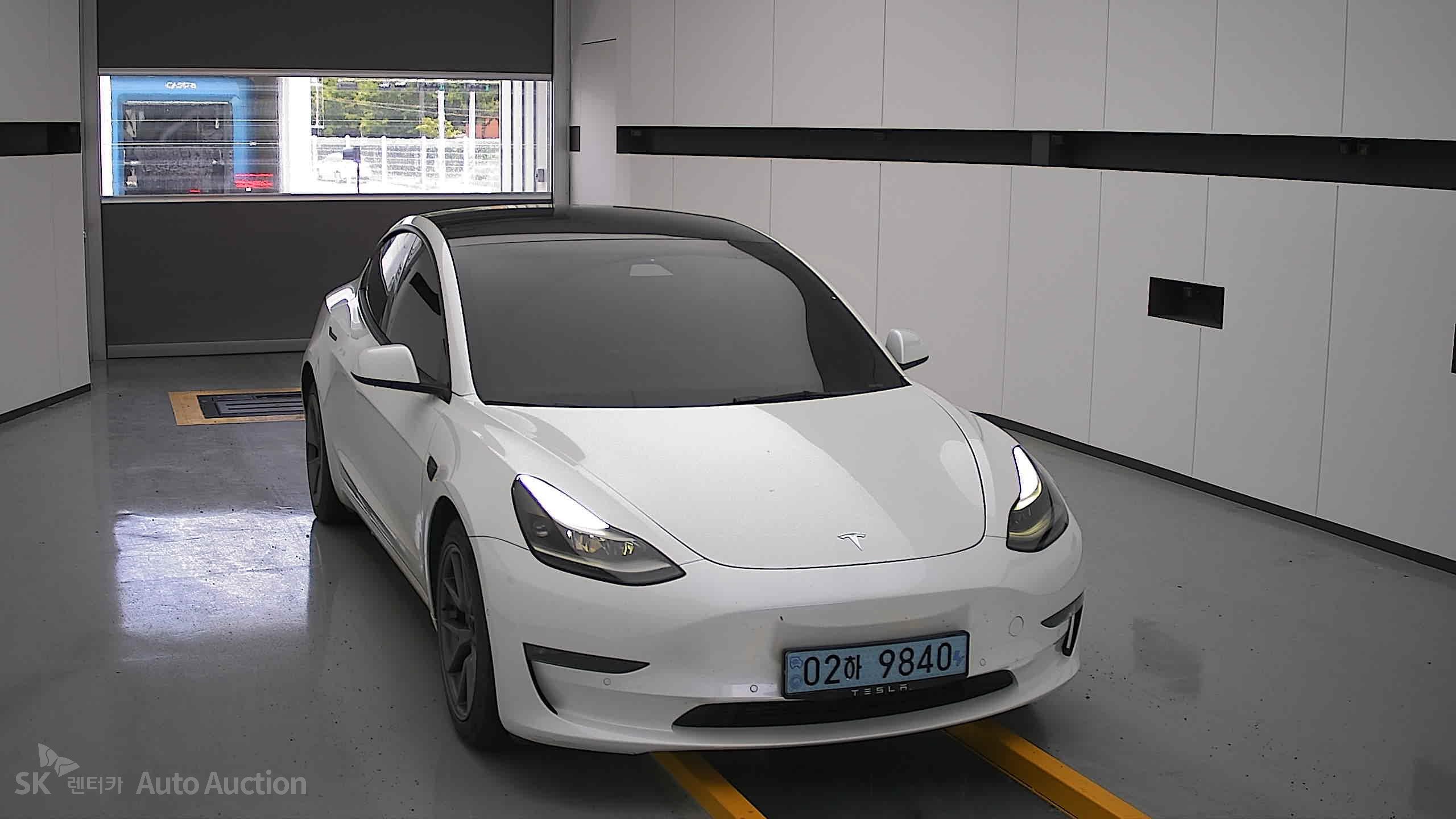 2022 - tesla model 3