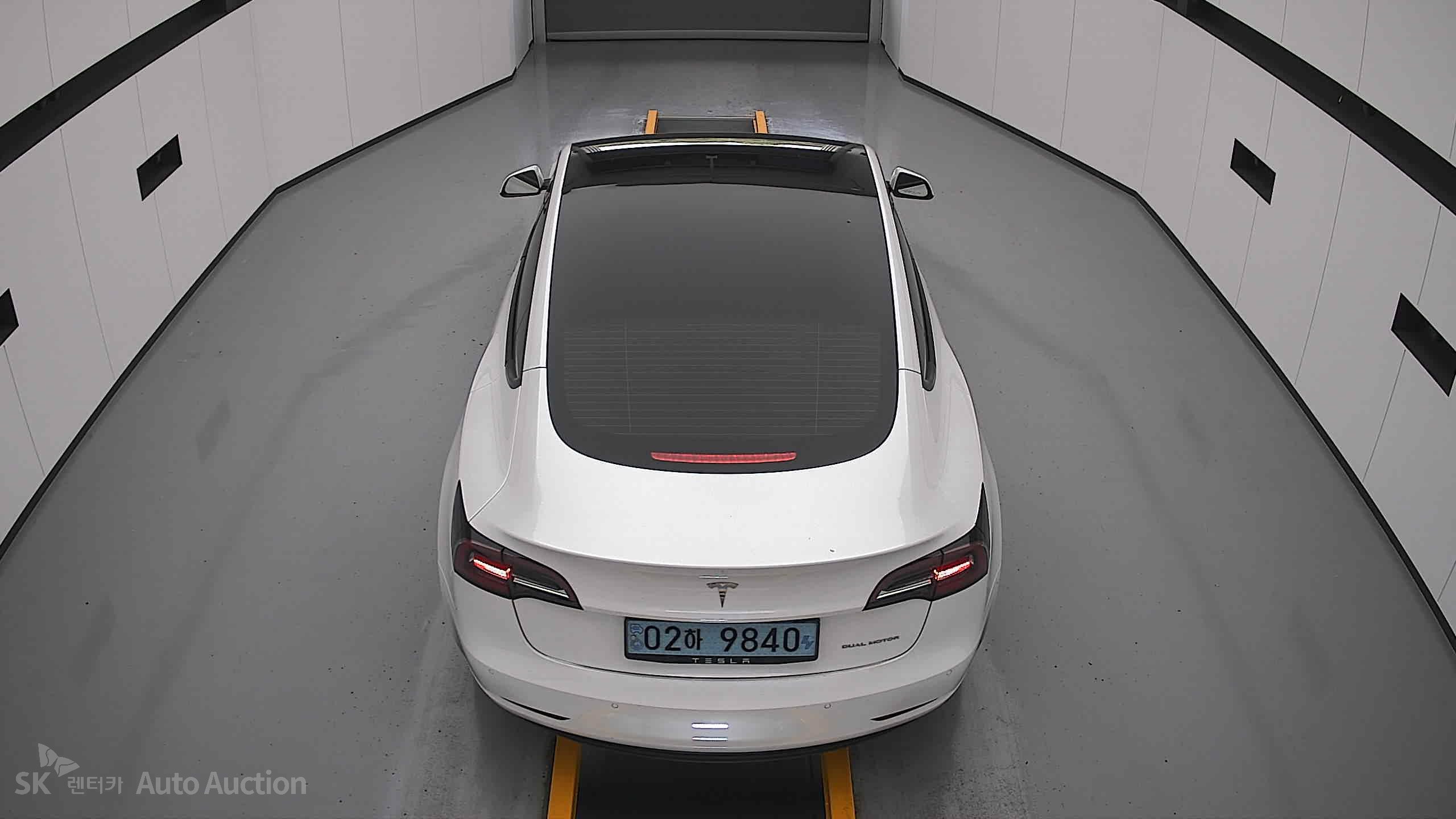 2022 - tesla model 3