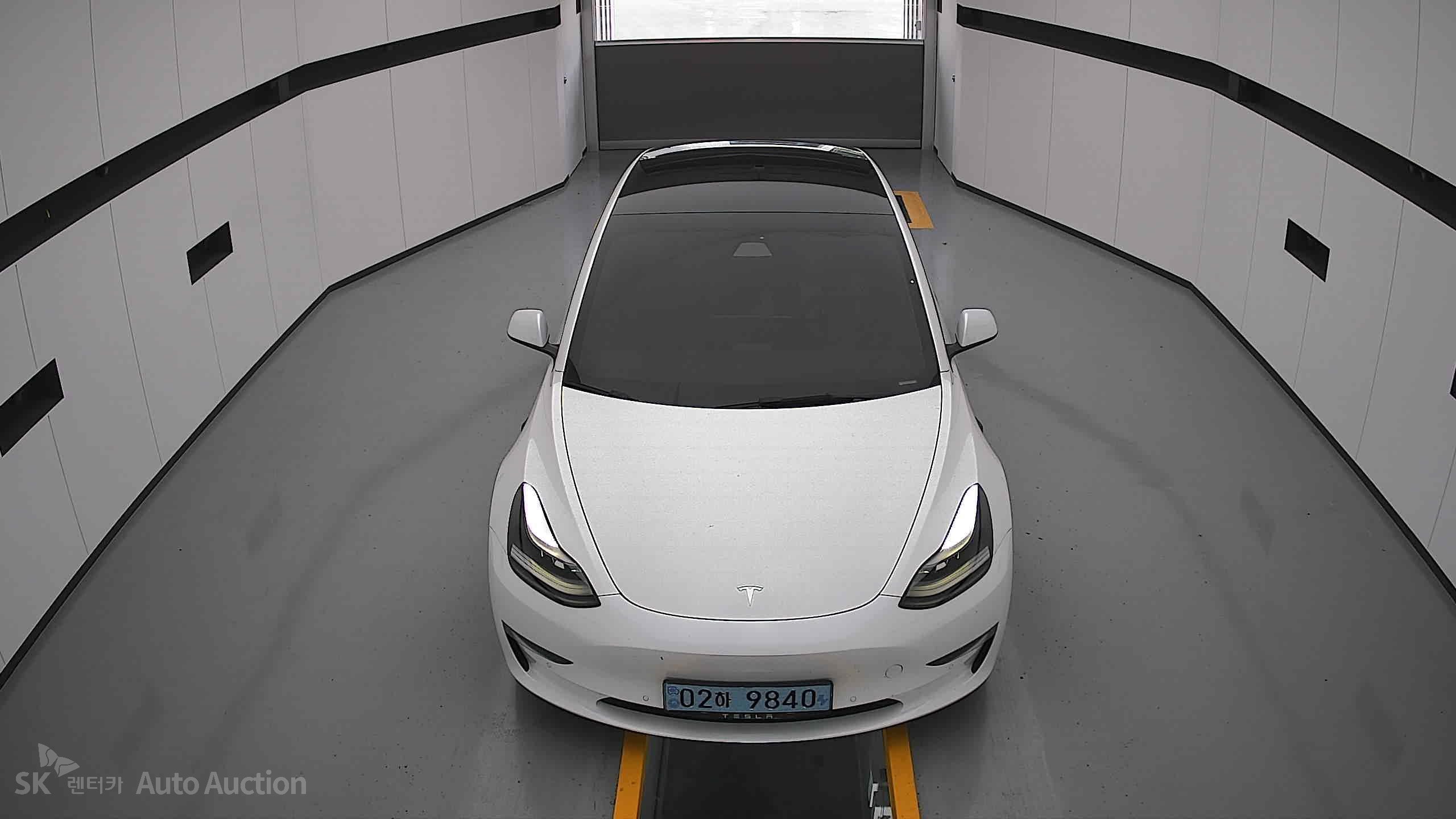2022 - tesla model 3