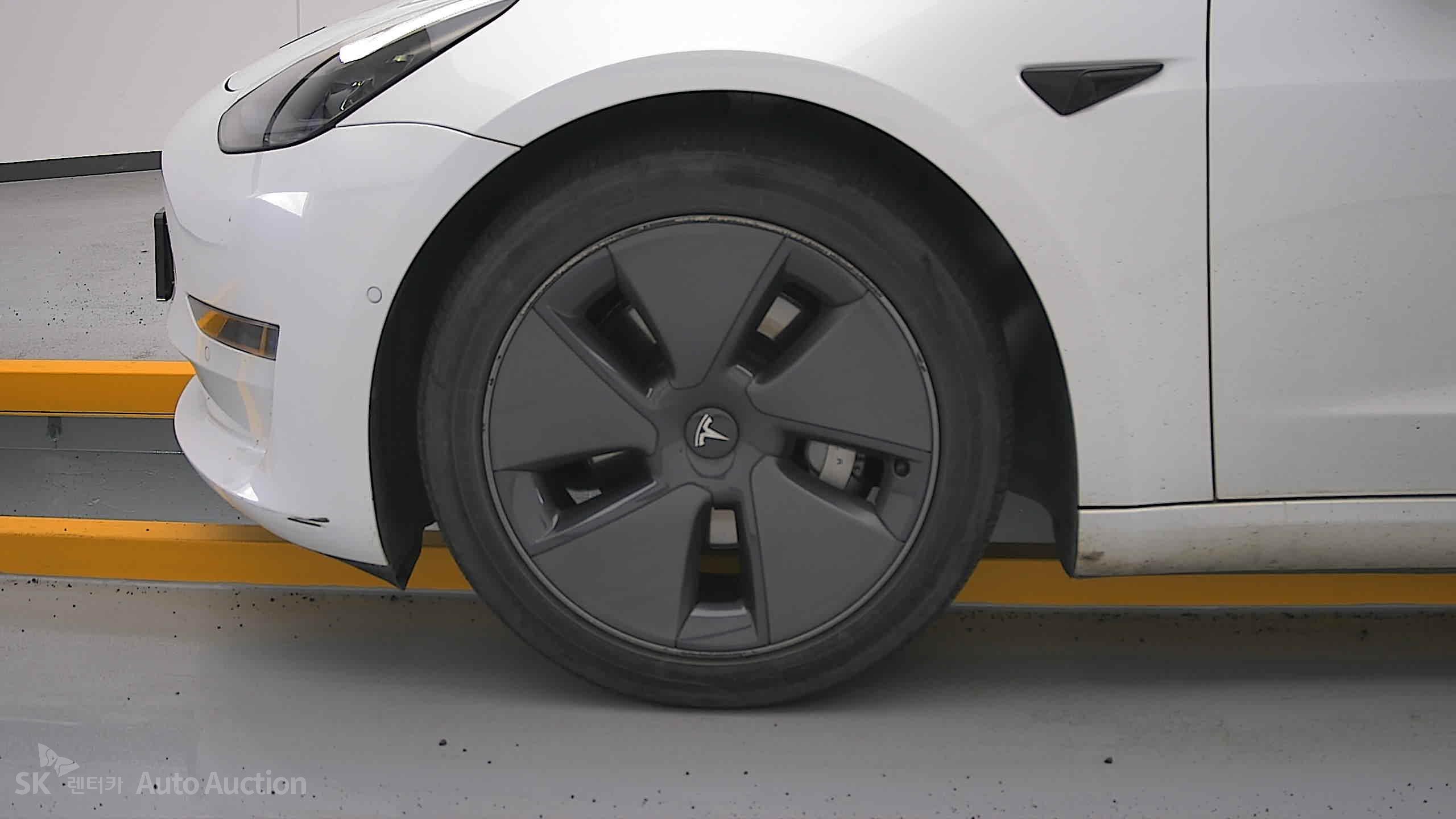 2022 - tesla model 3