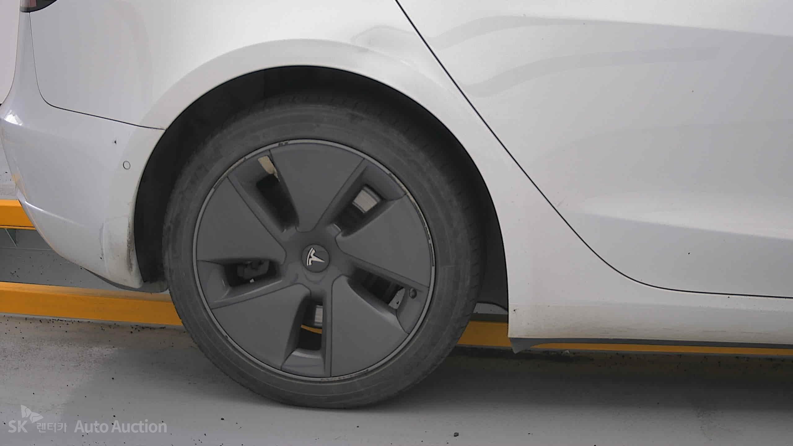 2022 - tesla model 3