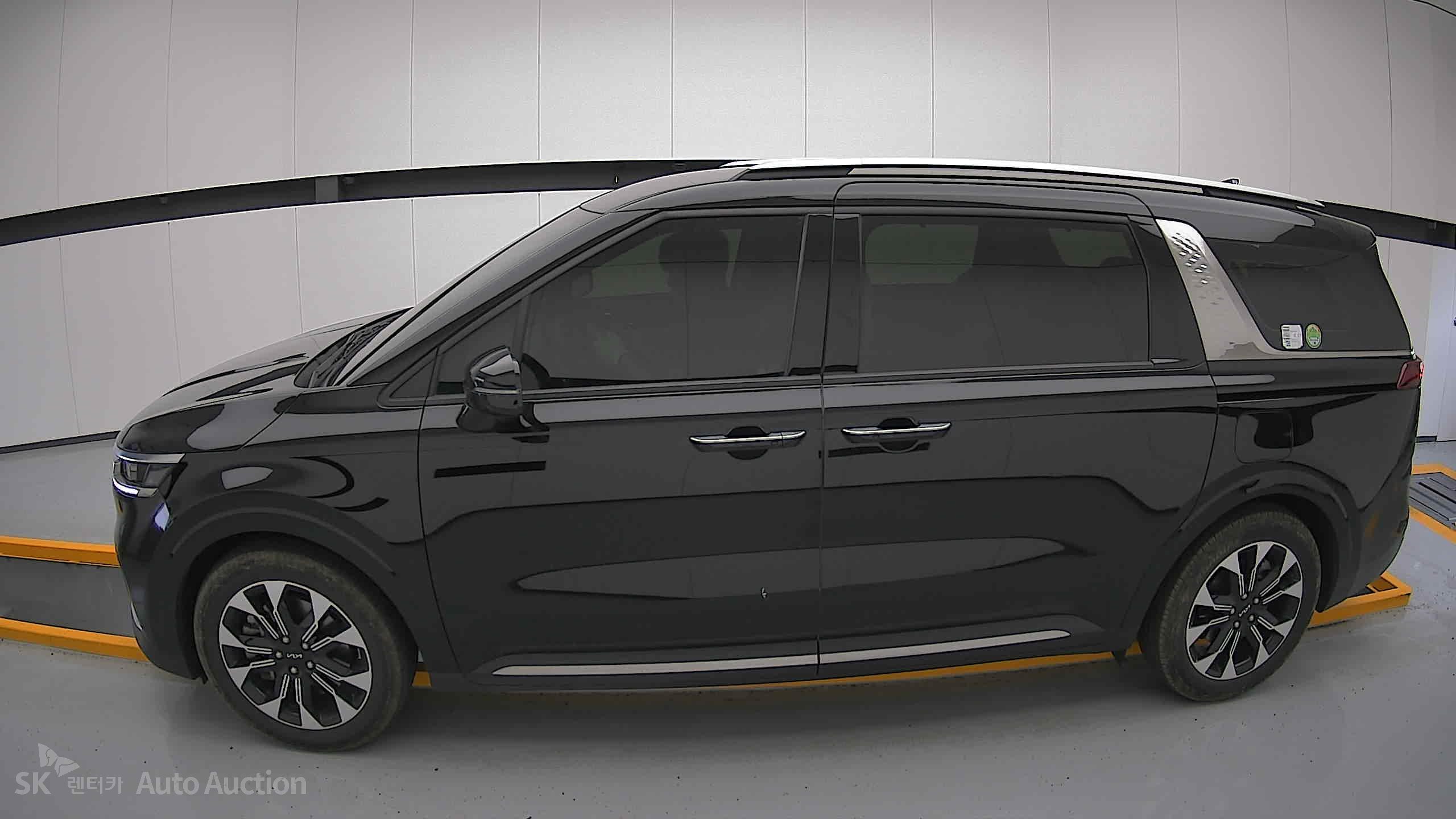 2023 - kia carnival