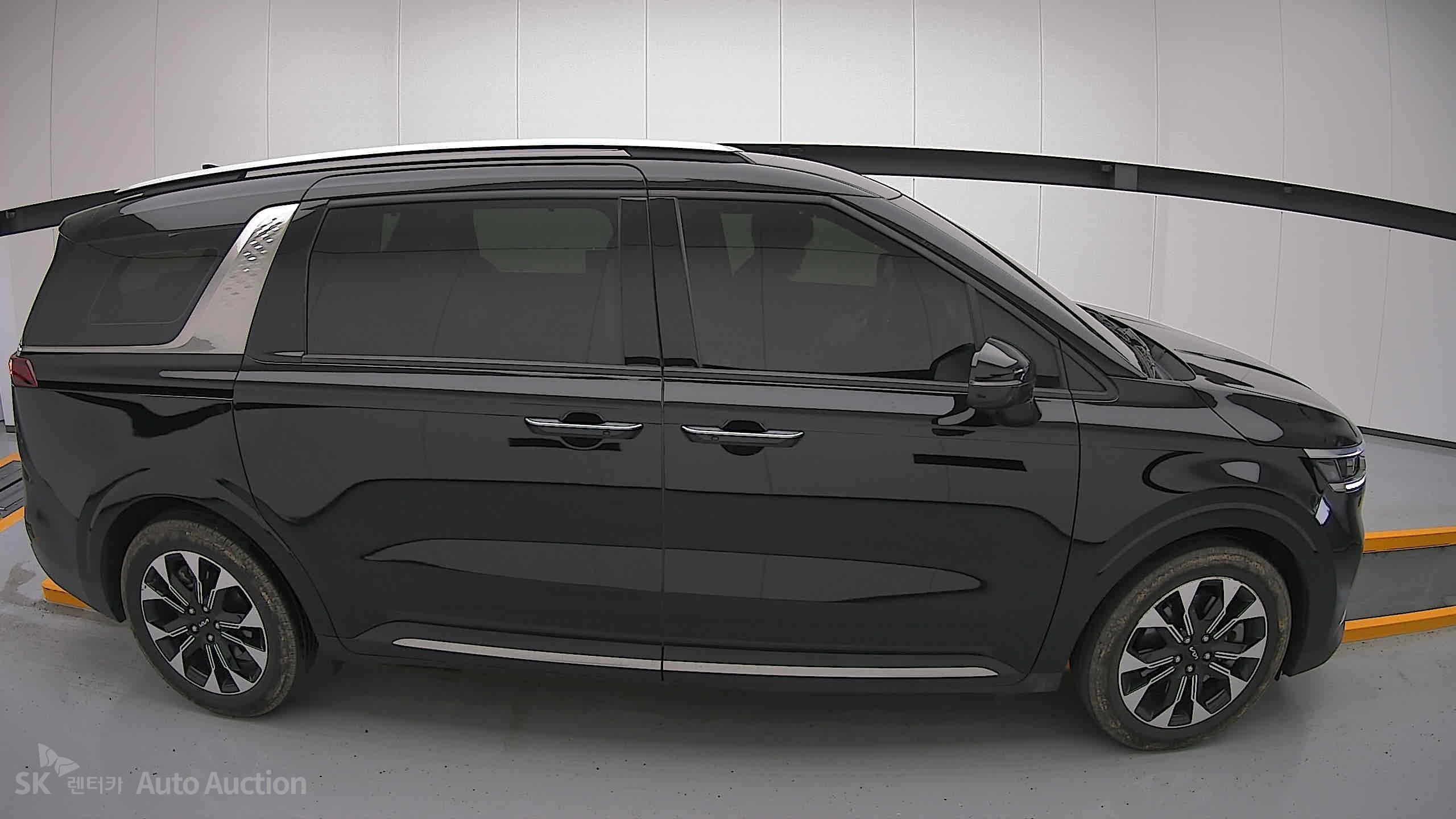 2023 - kia carnival