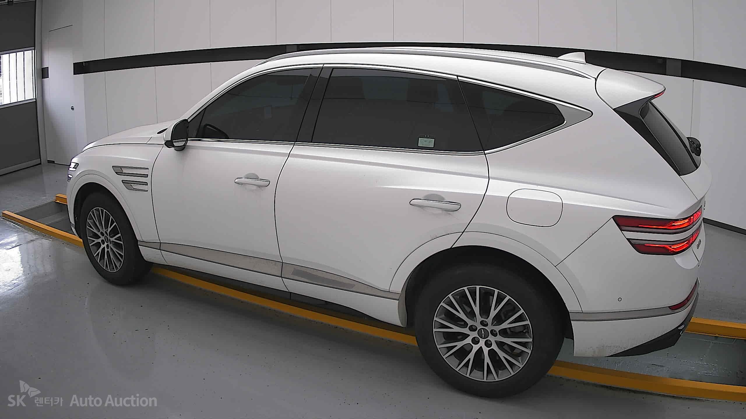 2021 - genesis gv80