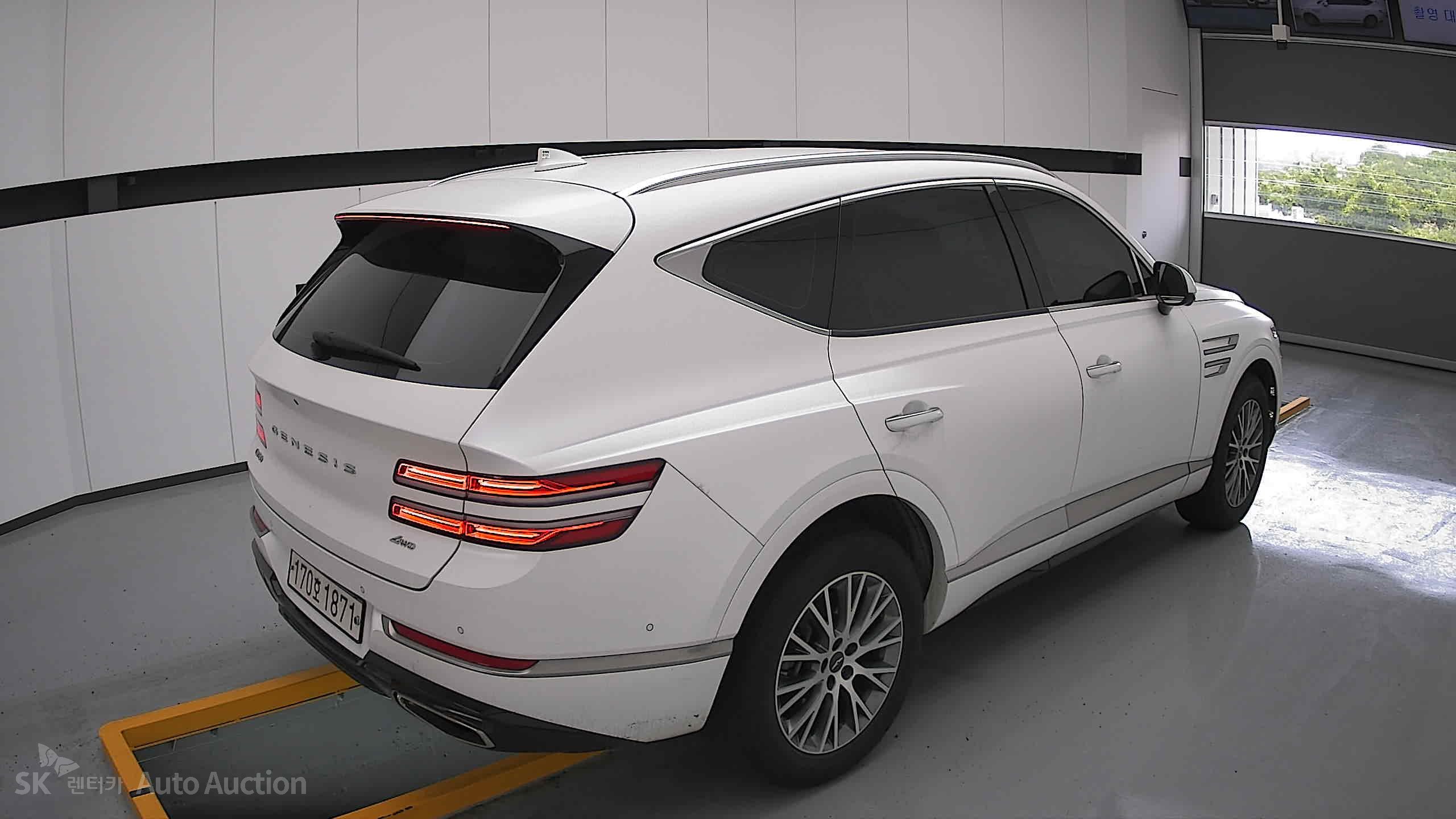 2021 - genesis gv80