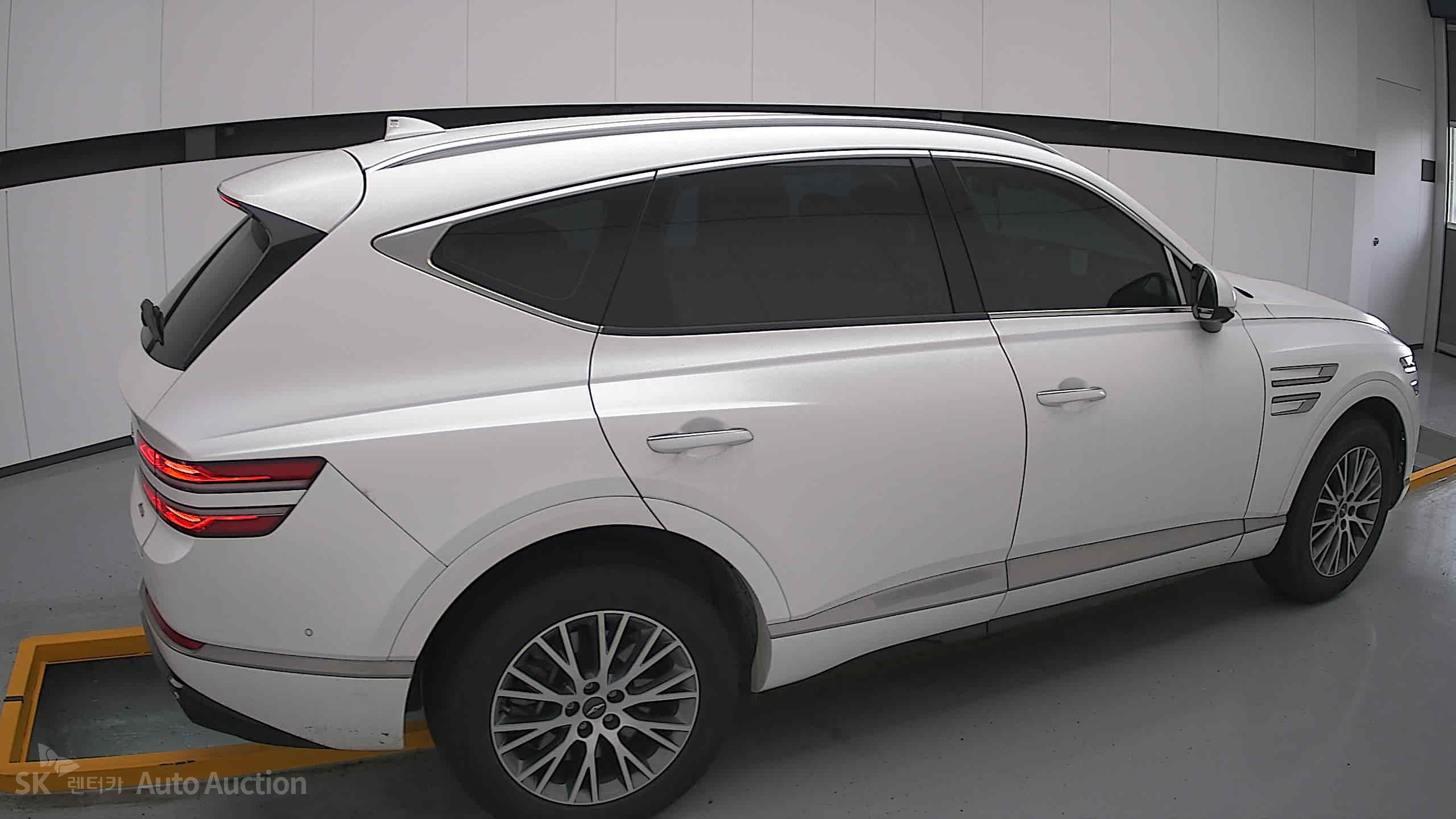 2021 - genesis gv80