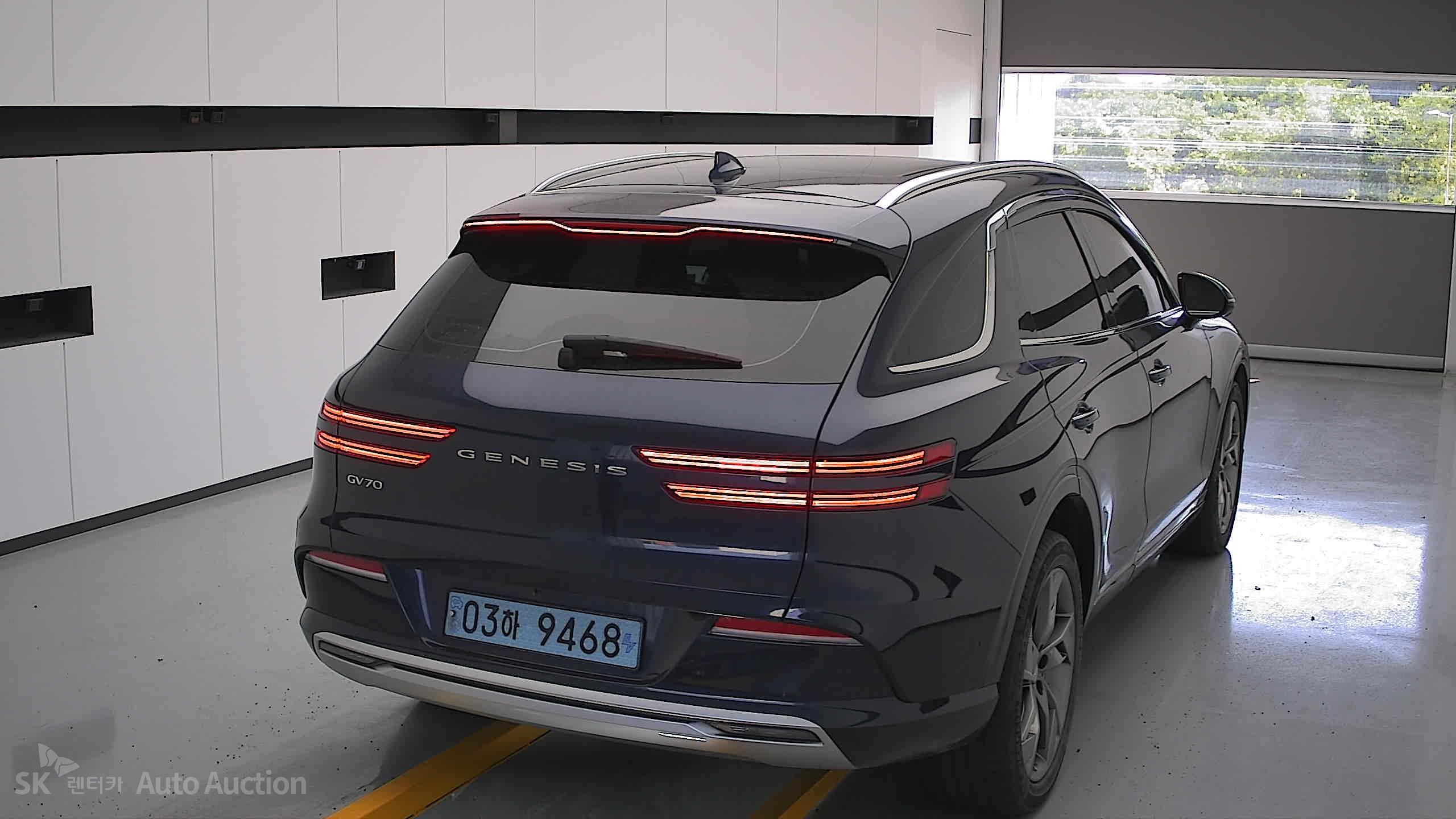 2022 - genesis egv70