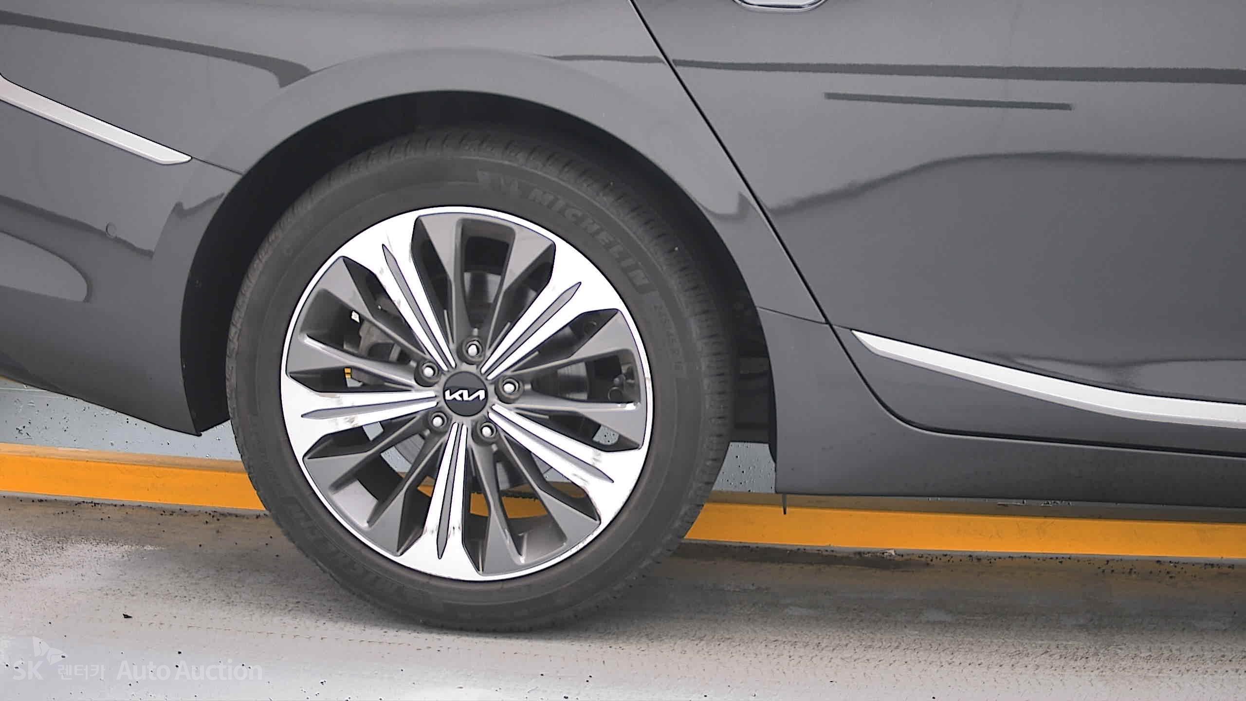 2022 - kia k8