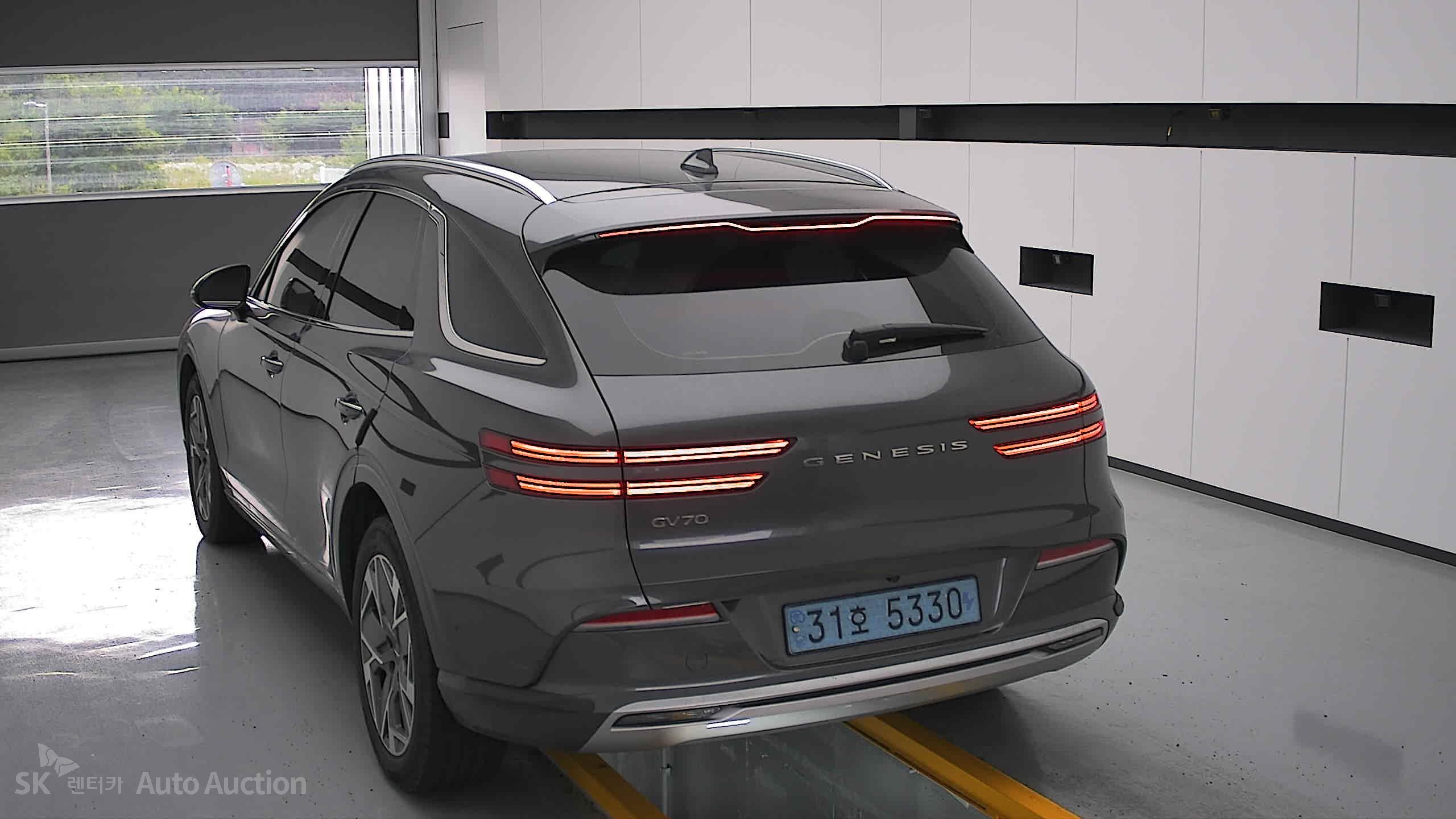 2022 - genesis egv70