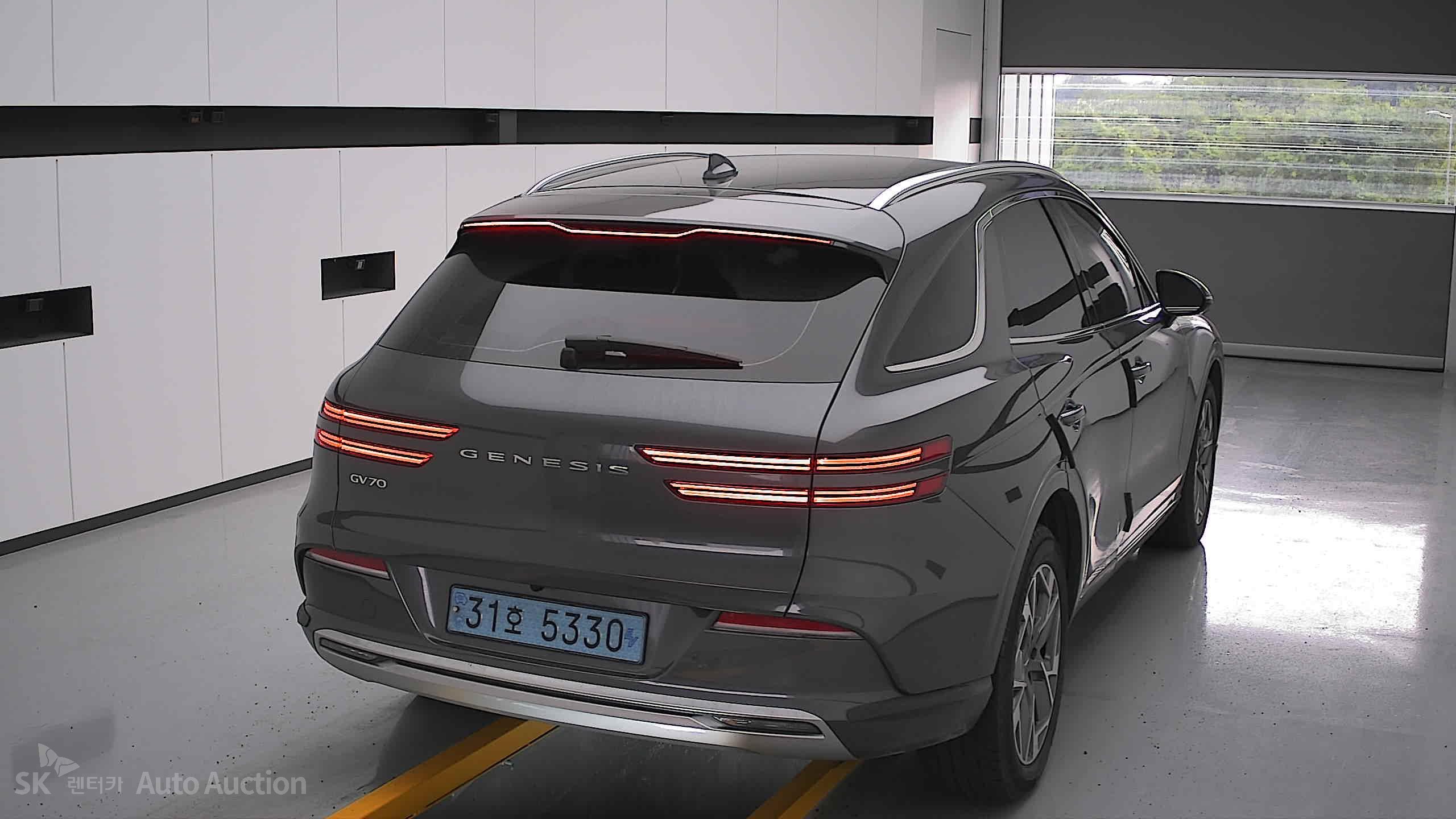 2022 - genesis egv70