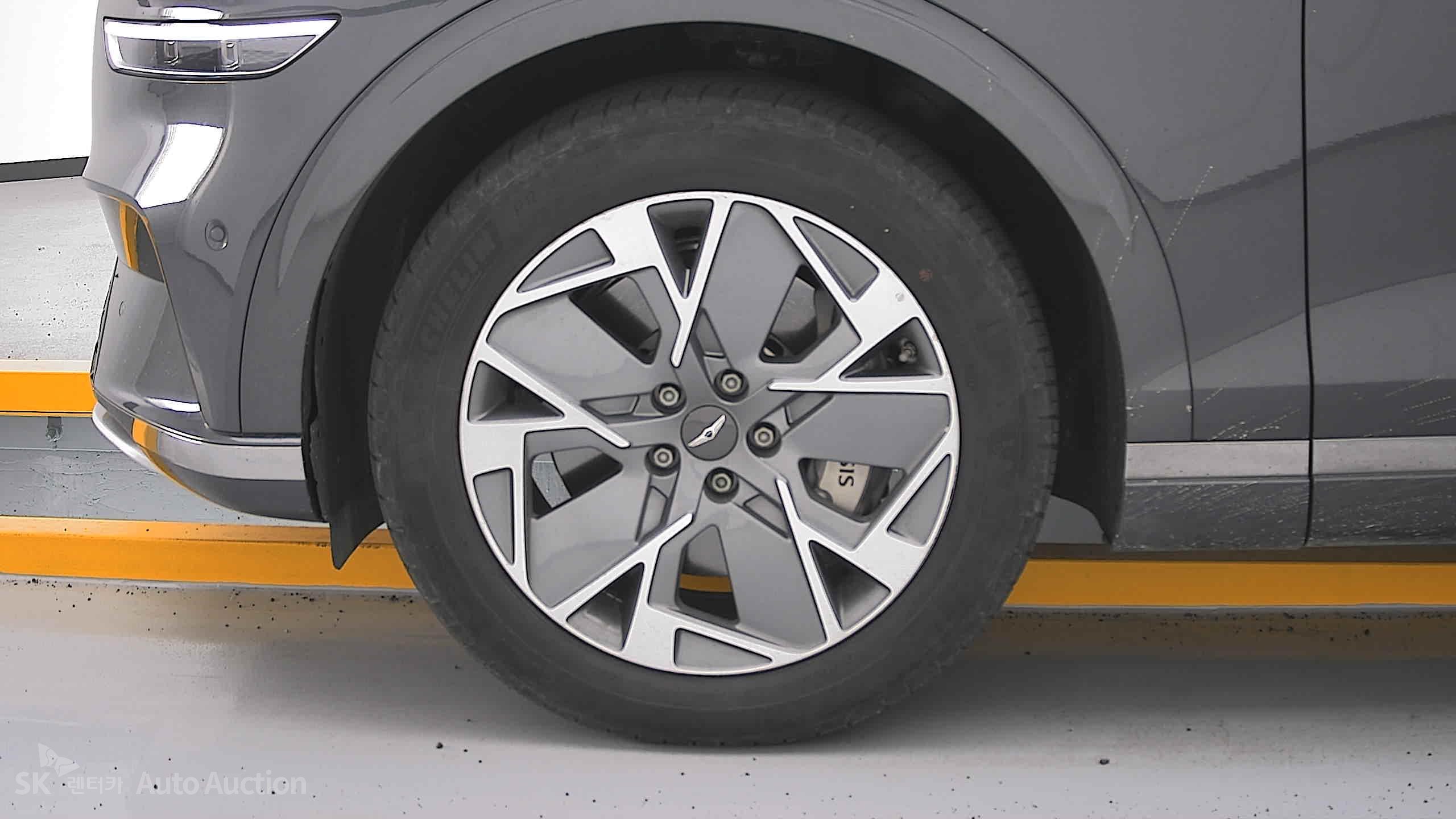 2022 - genesis egv70