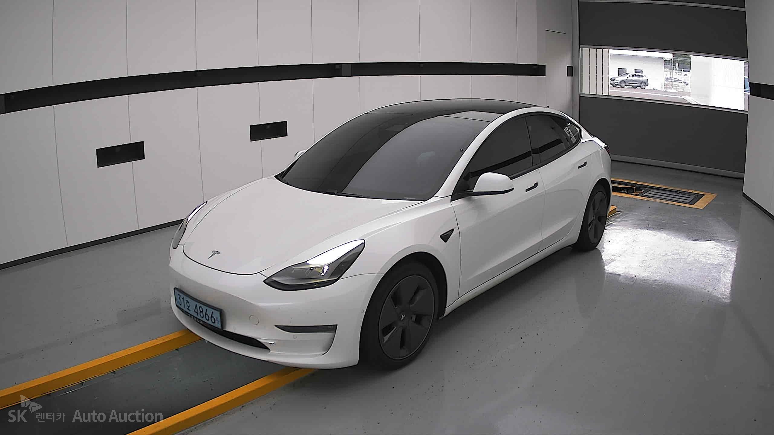 2021 - tesla model 3