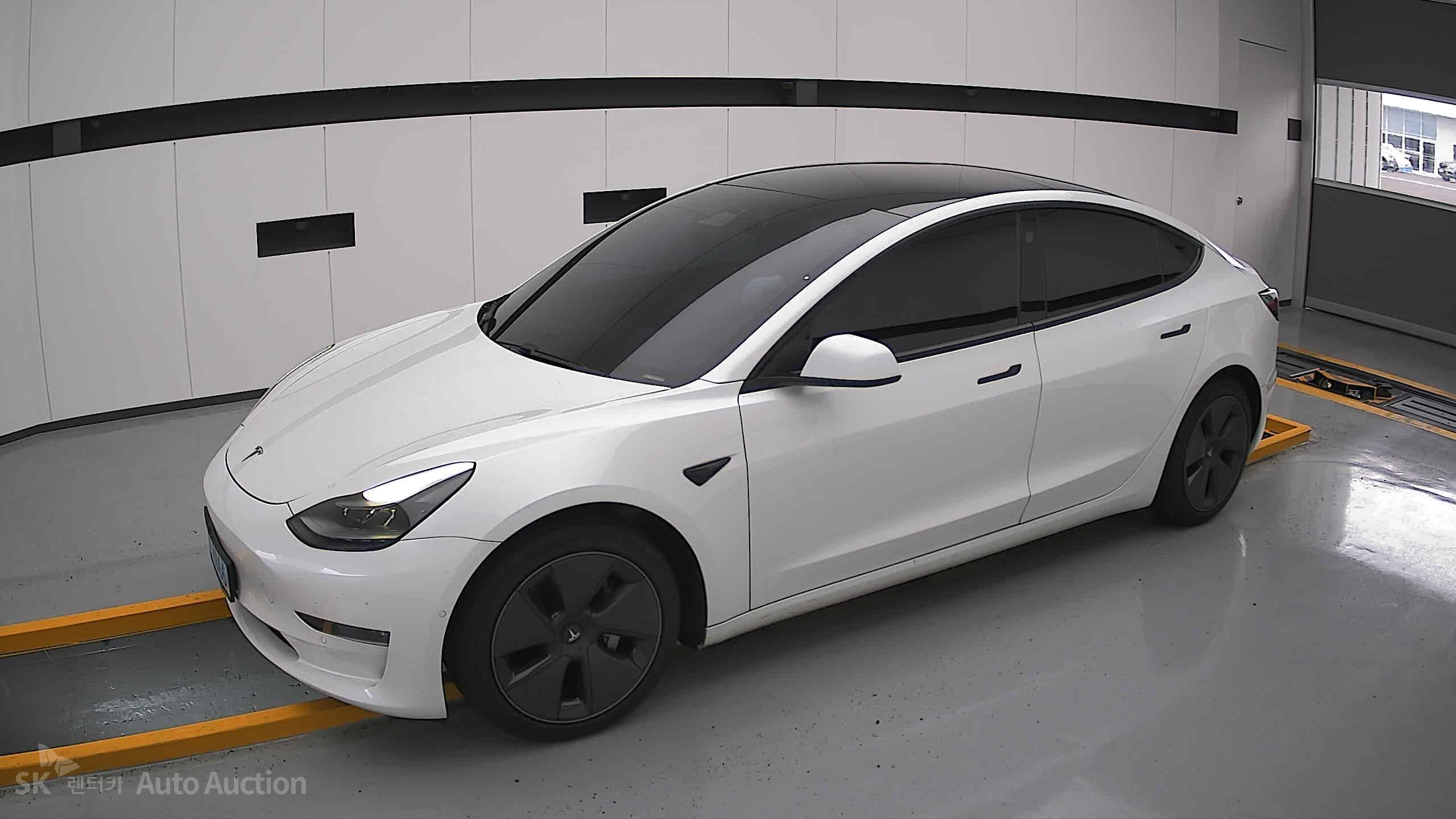 2021 - tesla model 3