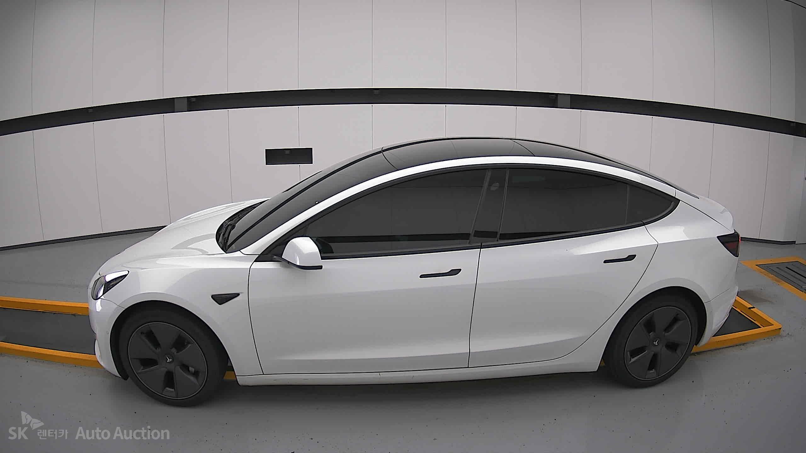 2021 - tesla model 3