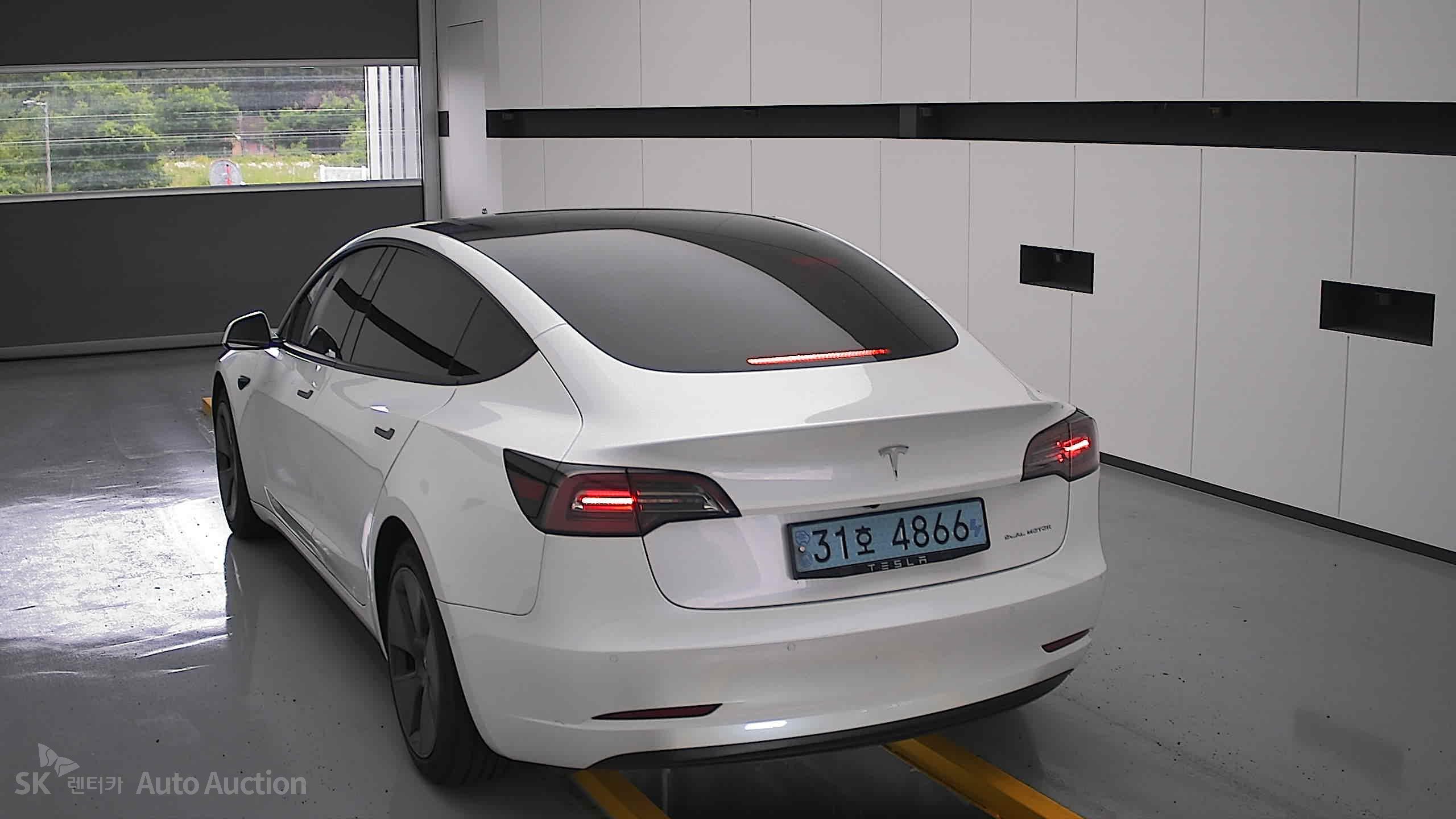 2021 - tesla model 3