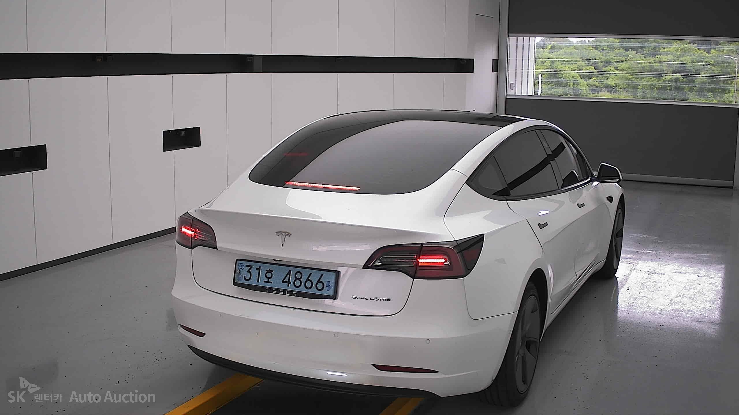 2021 - tesla model 3