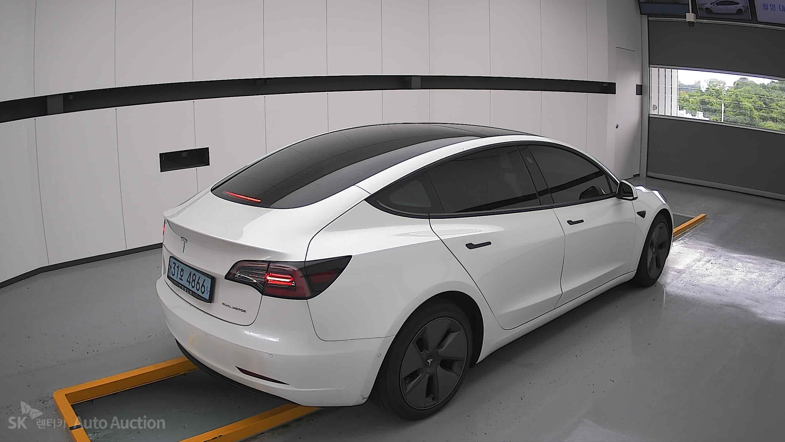 2021 - tesla model 3
