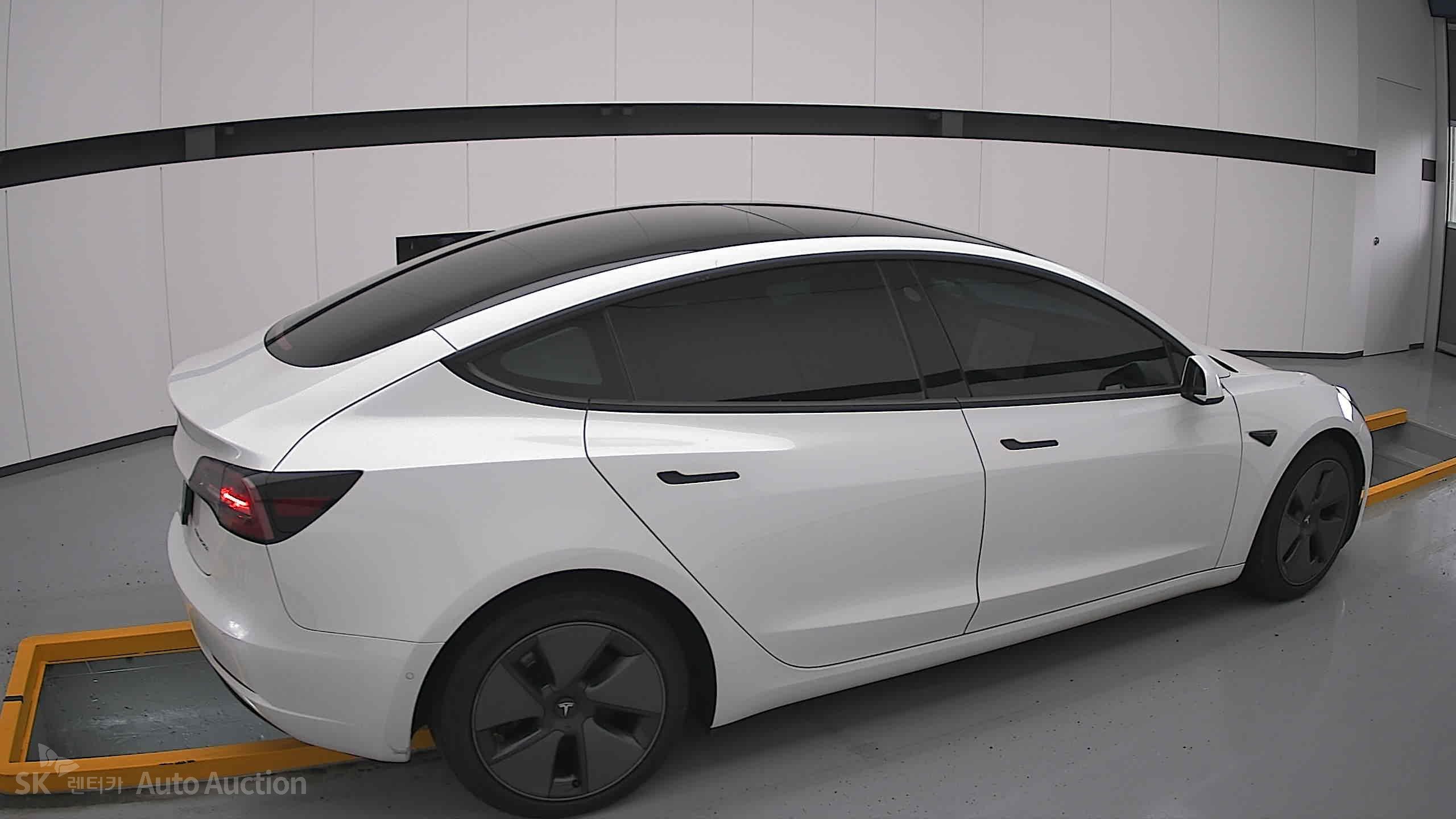 2021 - tesla model 3
