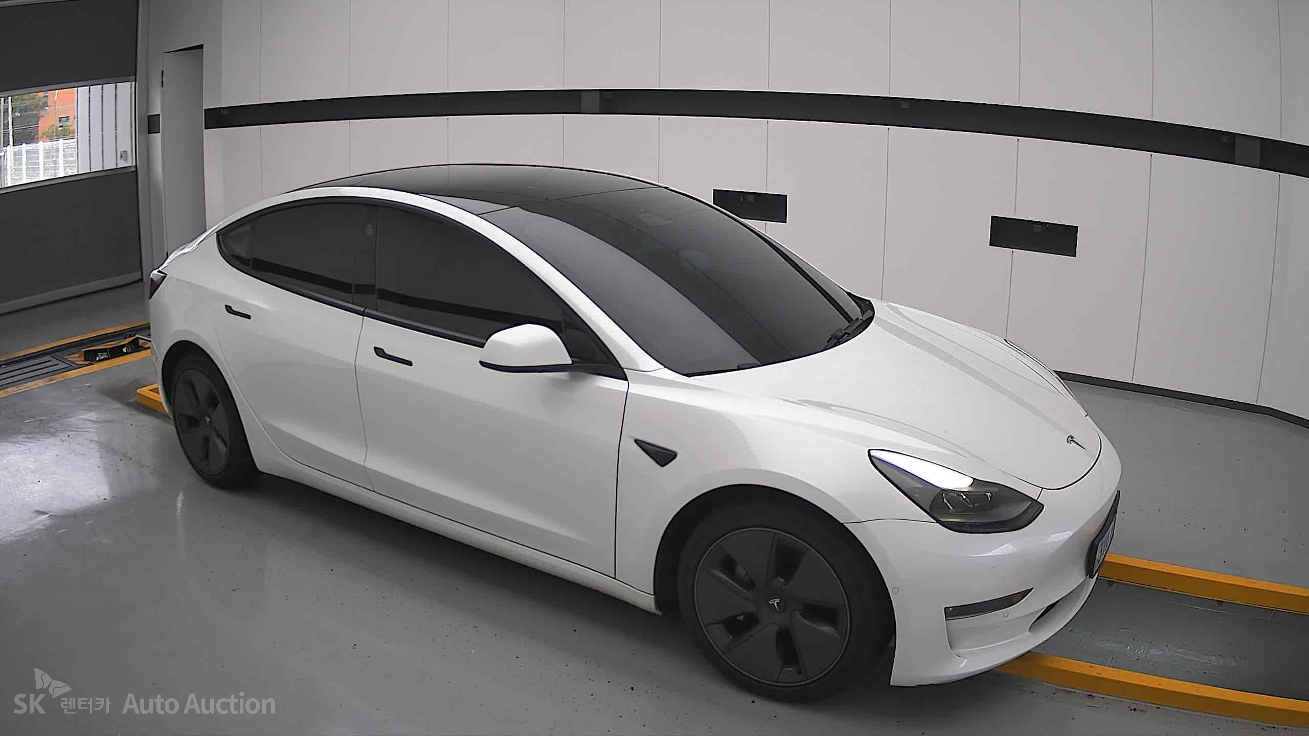 2021 - tesla model 3
