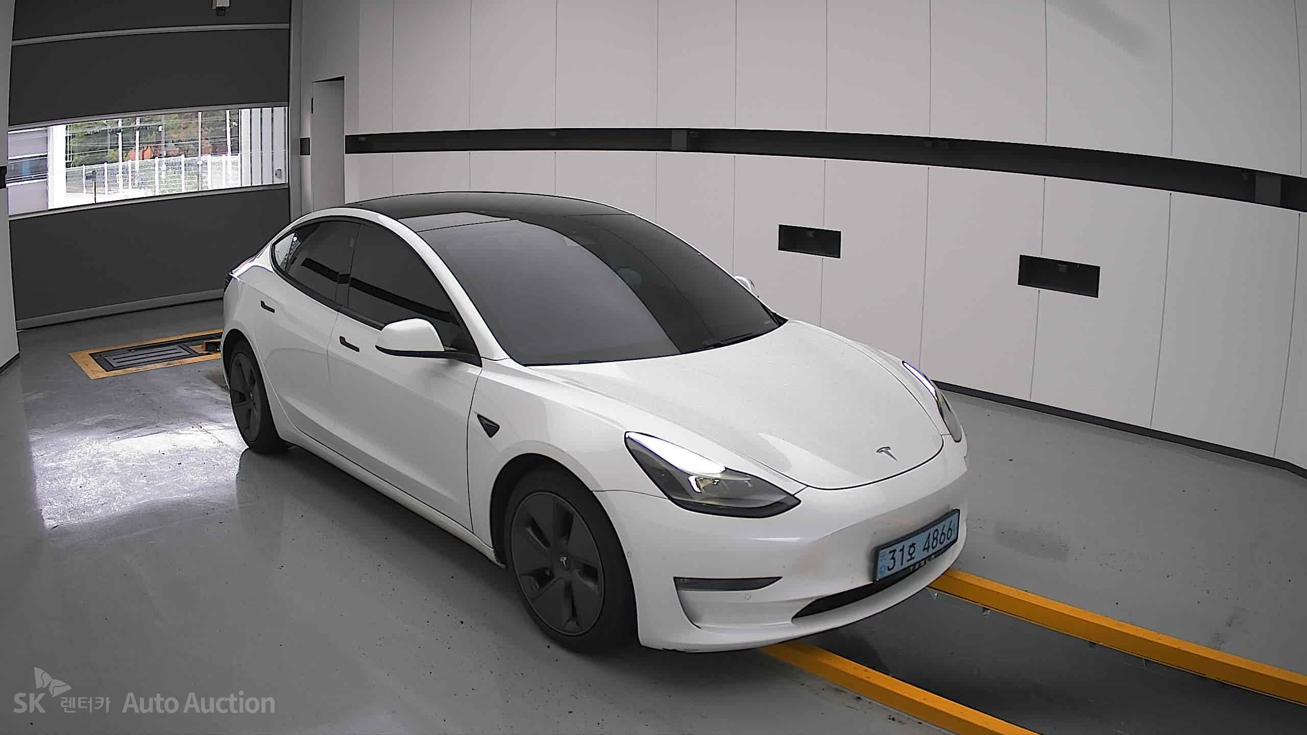 2021 - tesla model 3