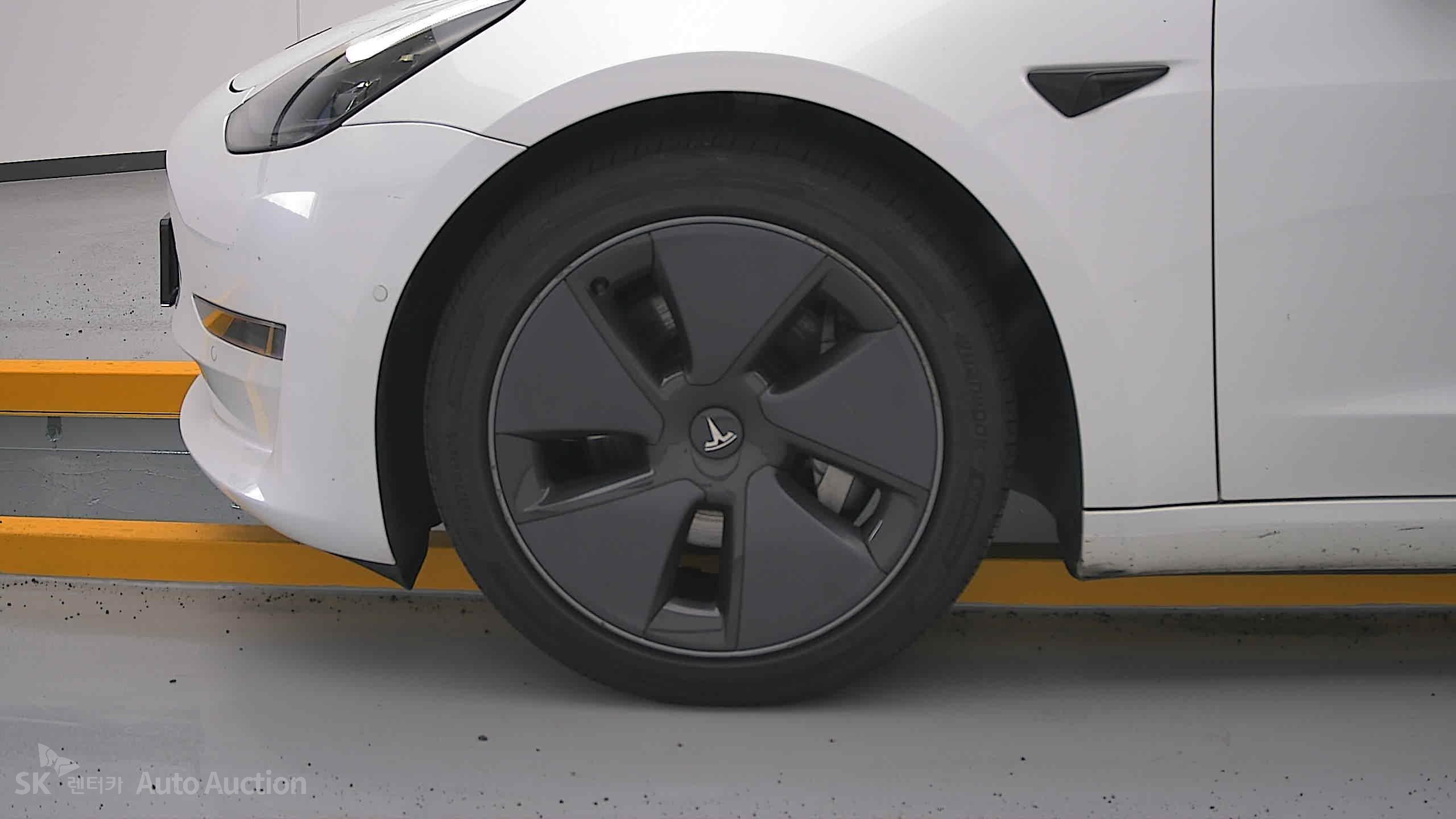 2021 - tesla model 3