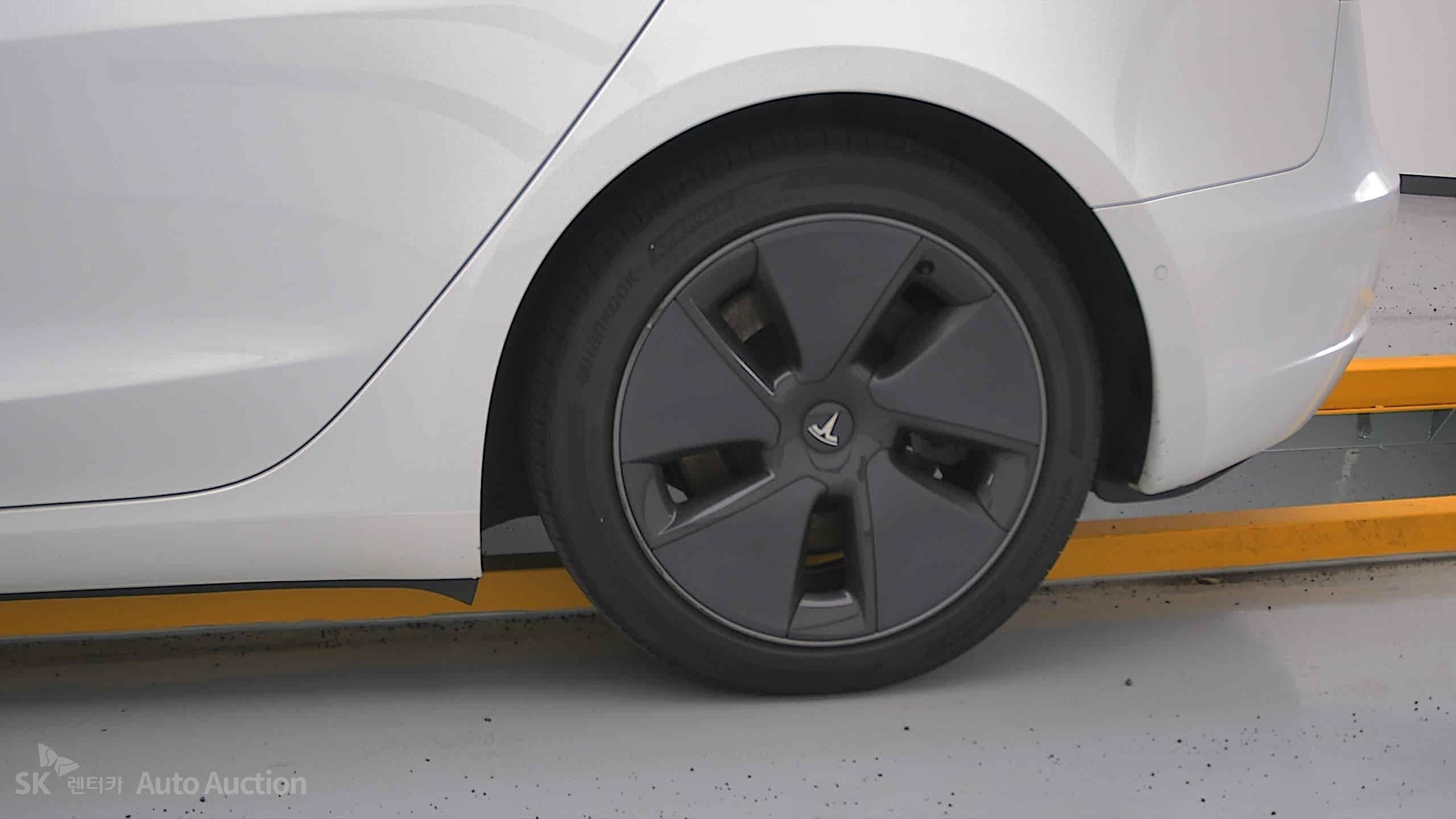 2021 - tesla model 3