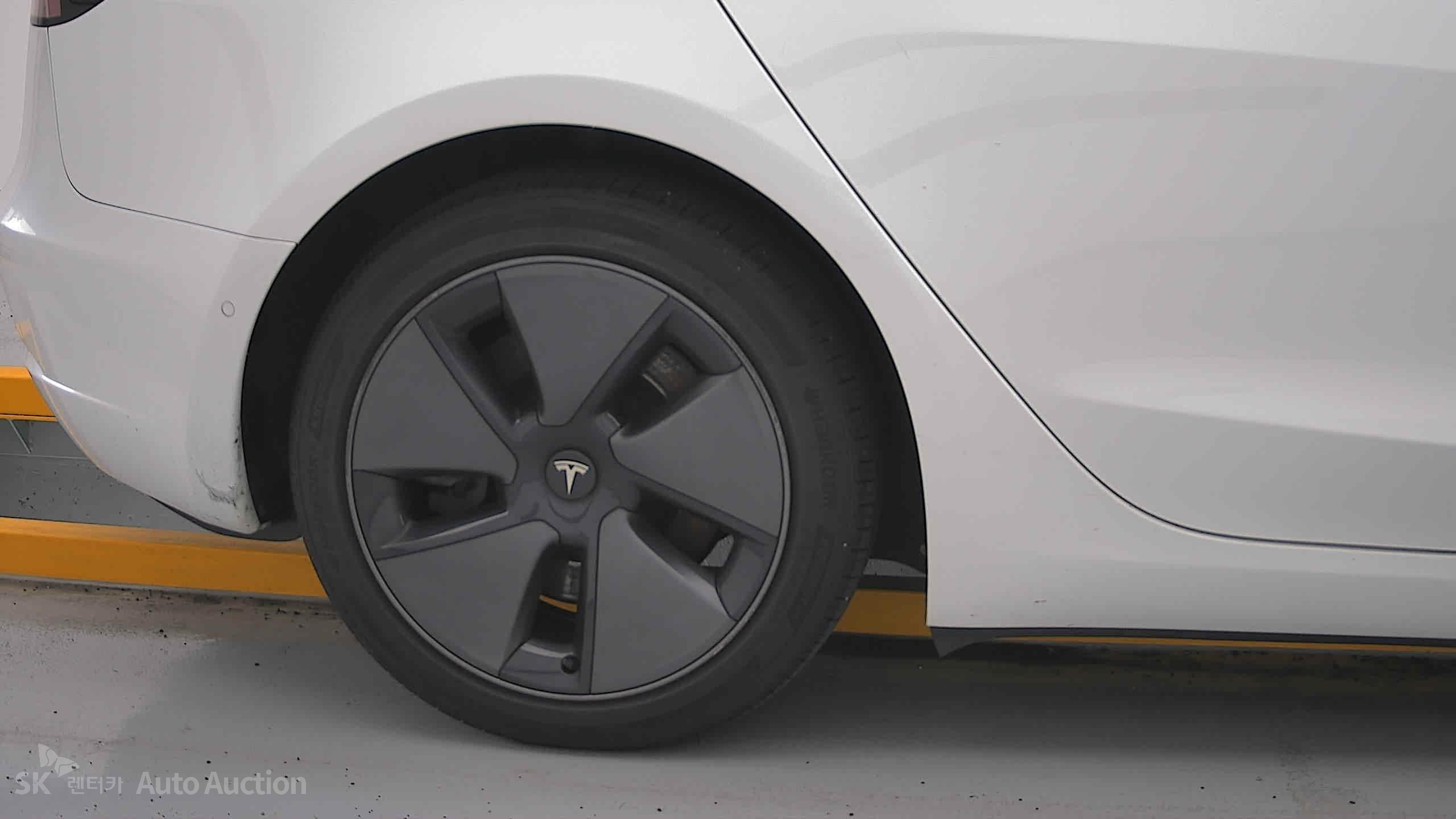 2021 - tesla model 3