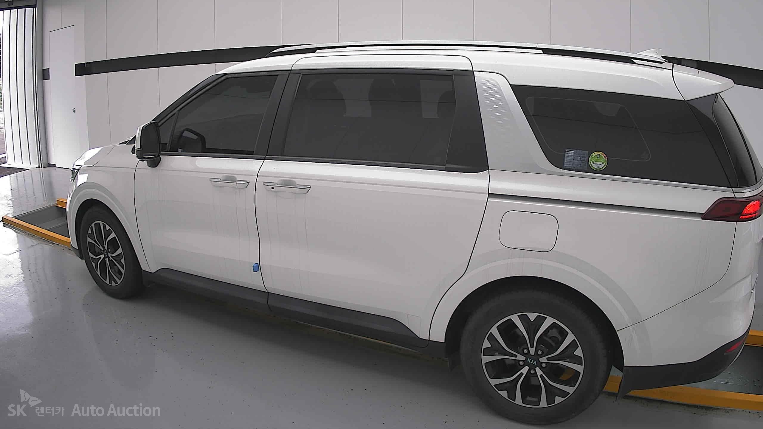 2021 - kia carnival