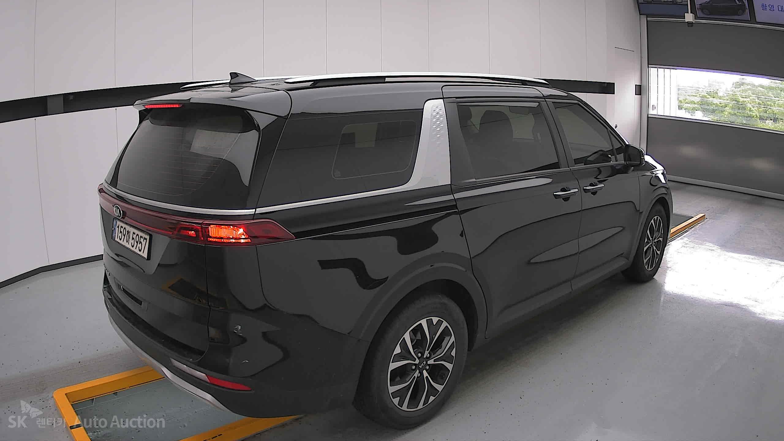 2021 - kia carnival
