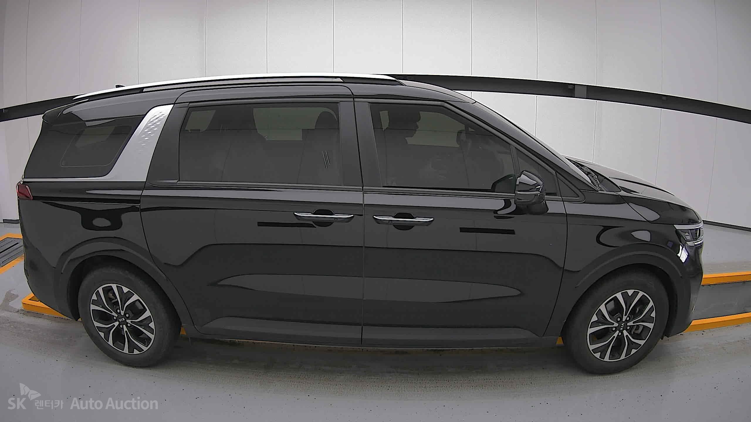 2021 - kia carnival