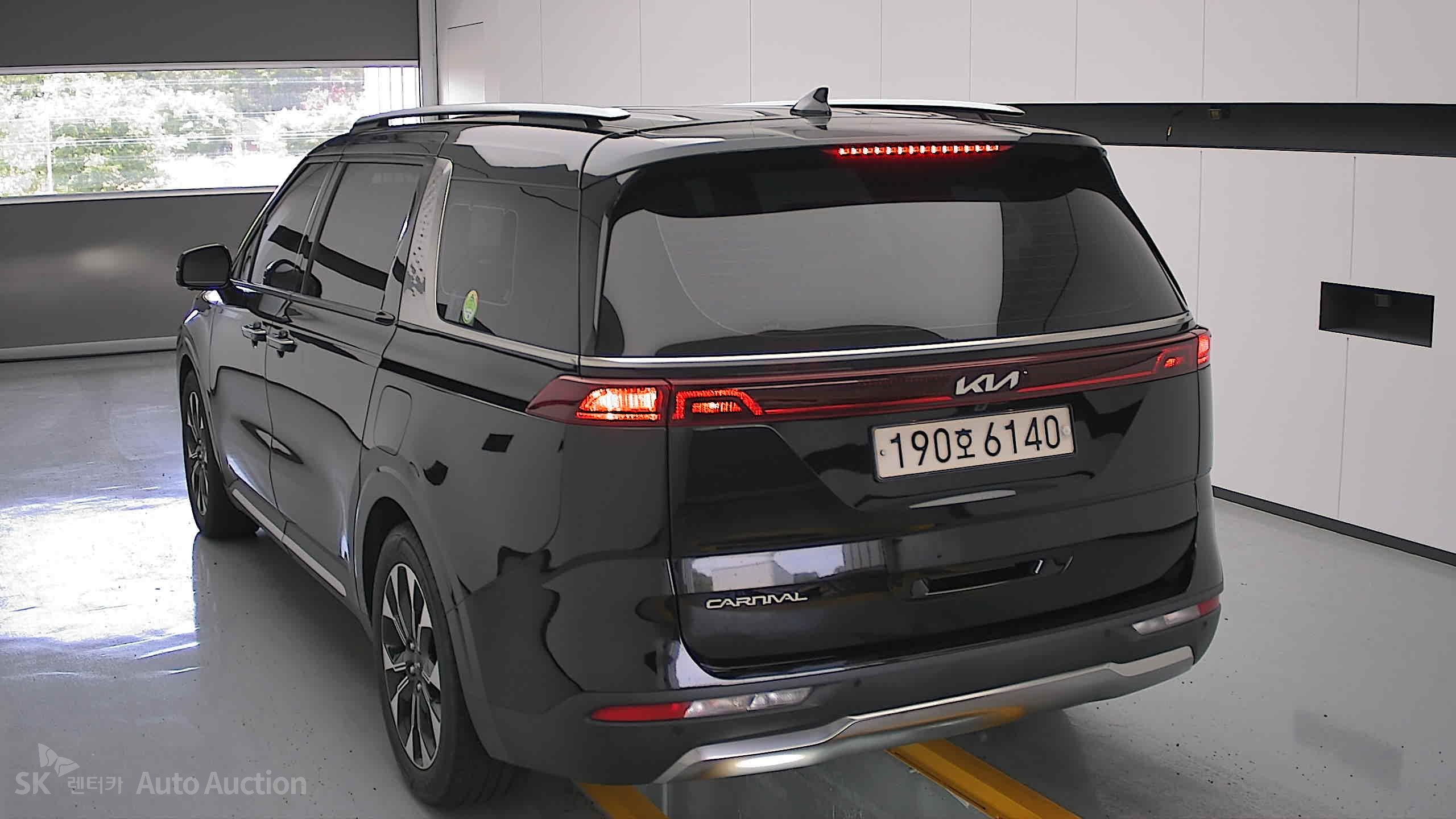 2023 - kia carnival