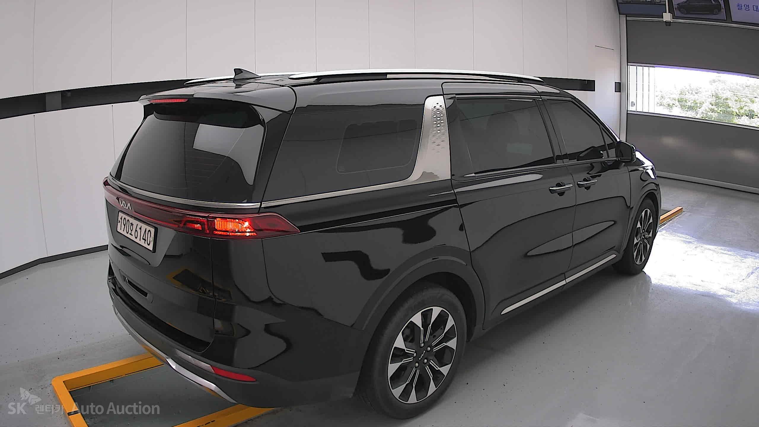 2023 - kia carnival