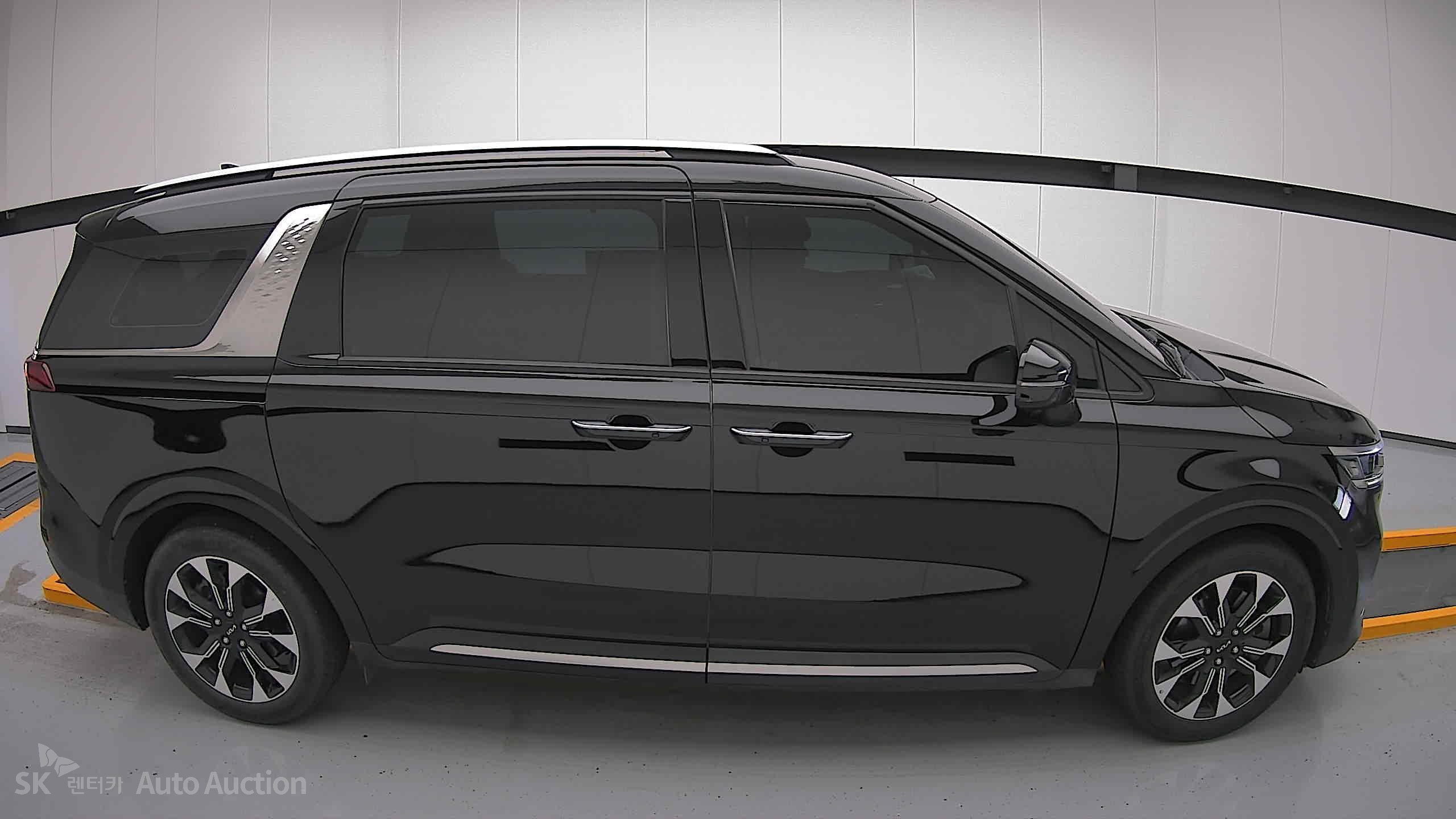 2023 - kia carnival